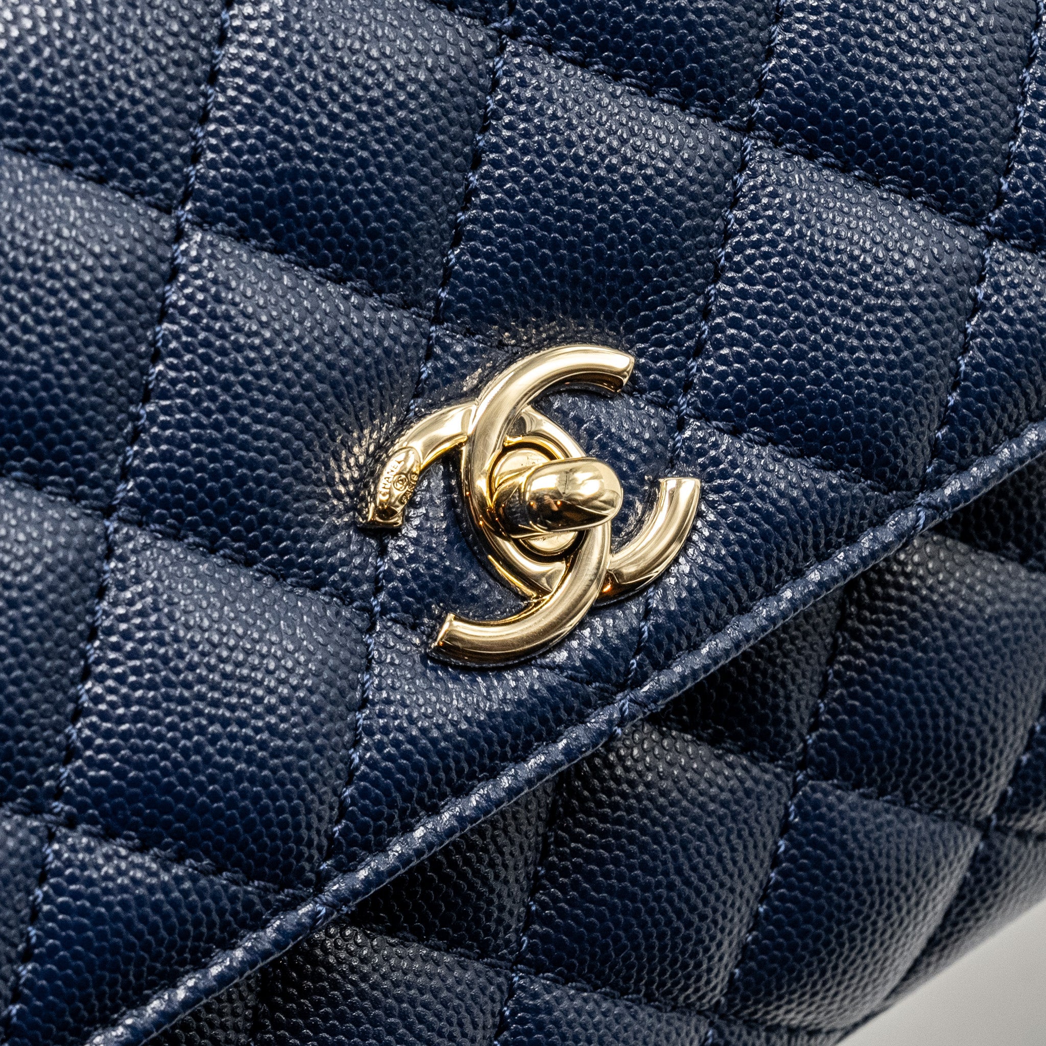 CHANEL SMALL COCO WITH LIZARD EMBOSSED HANDLE CAVIAR NAVY LGHW (MICROCHIP)