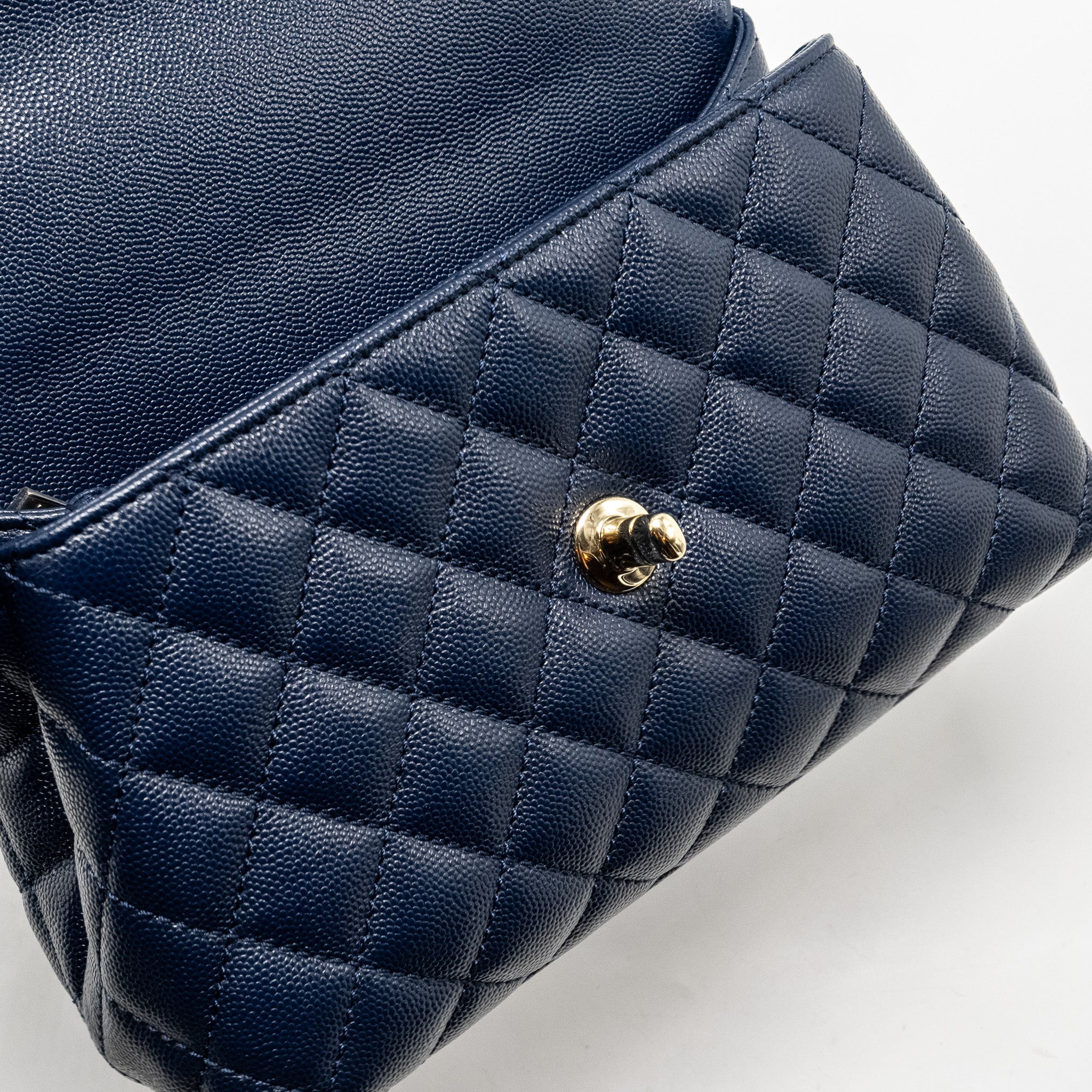 CHANEL SMALL COCO WITH LIZARD EMBOSSED HANDLE CAVIAR NAVY LGHW (MICROCHIP)
