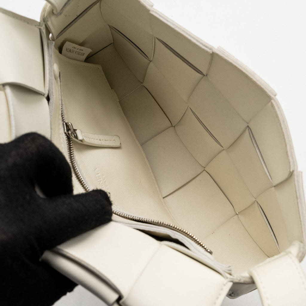 BOTTEGA VENETA SMALL CASSETTE BAG LAMBSKIN WHITE SHW