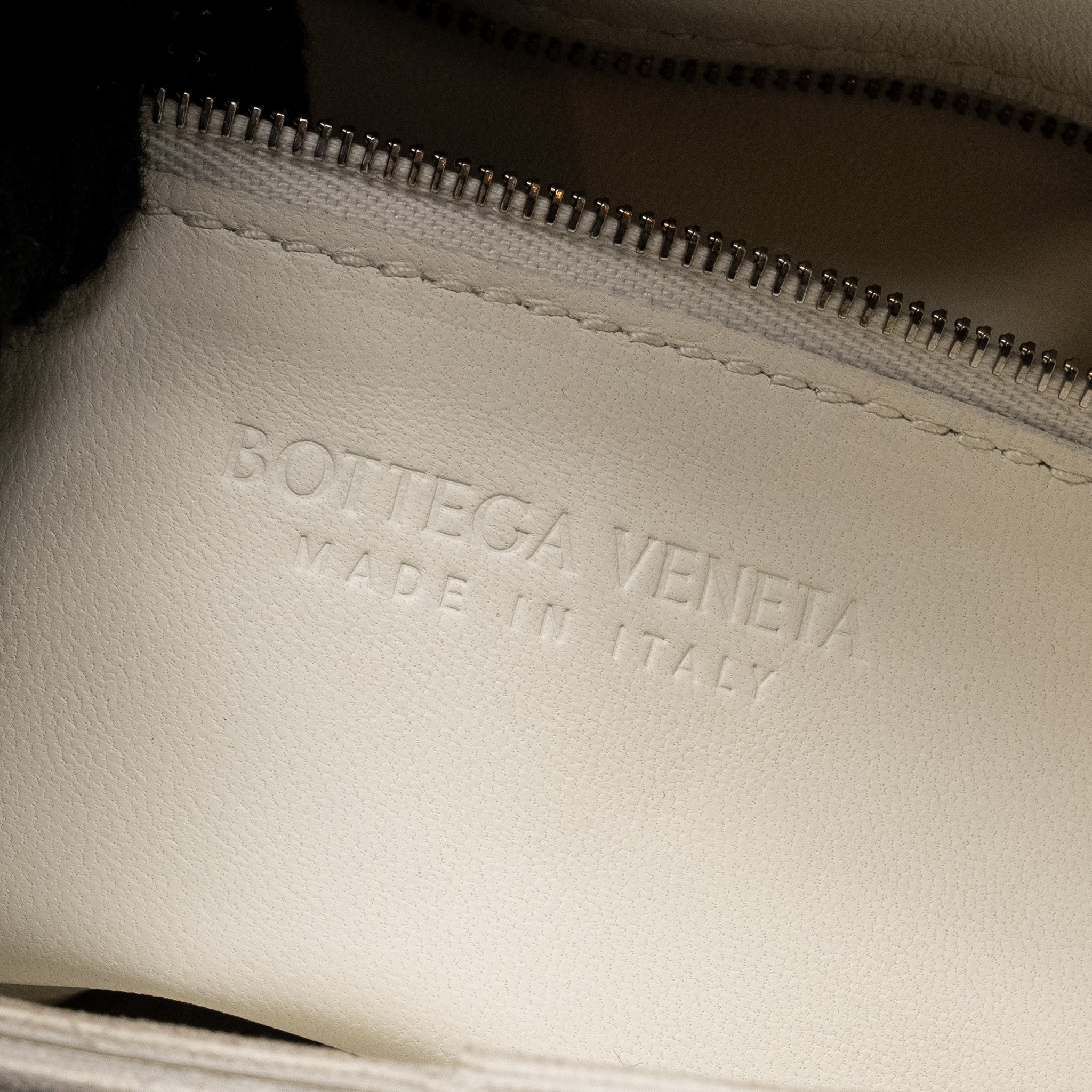 BOTTEGA VENETA SMALL CASSETTE BAG LAMBSKIN WHITE SHW