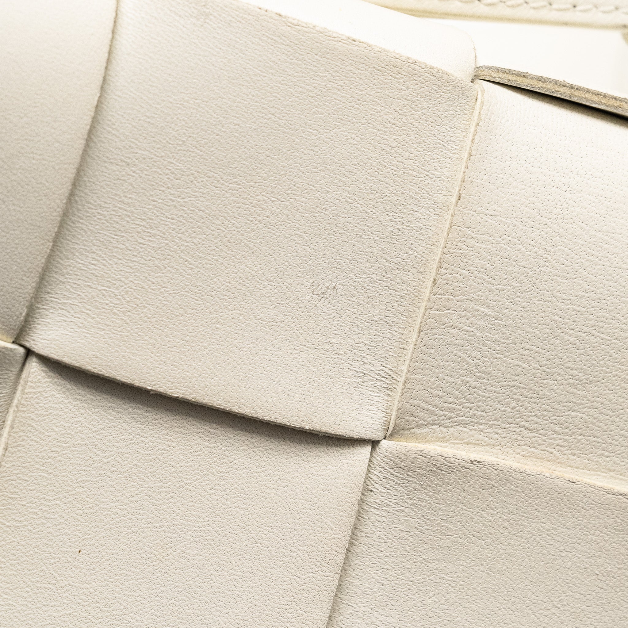 BOTTEGA VENETA SMALL CASSETTE BAG LAMBSKIN WHITE SHW