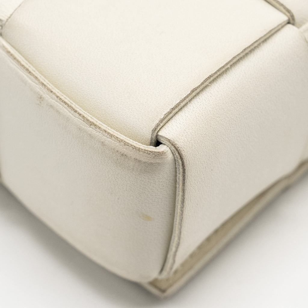 BOTTEGA VENETA SMALL CASSETTE BAG LAMBSKIN WHITE SHW