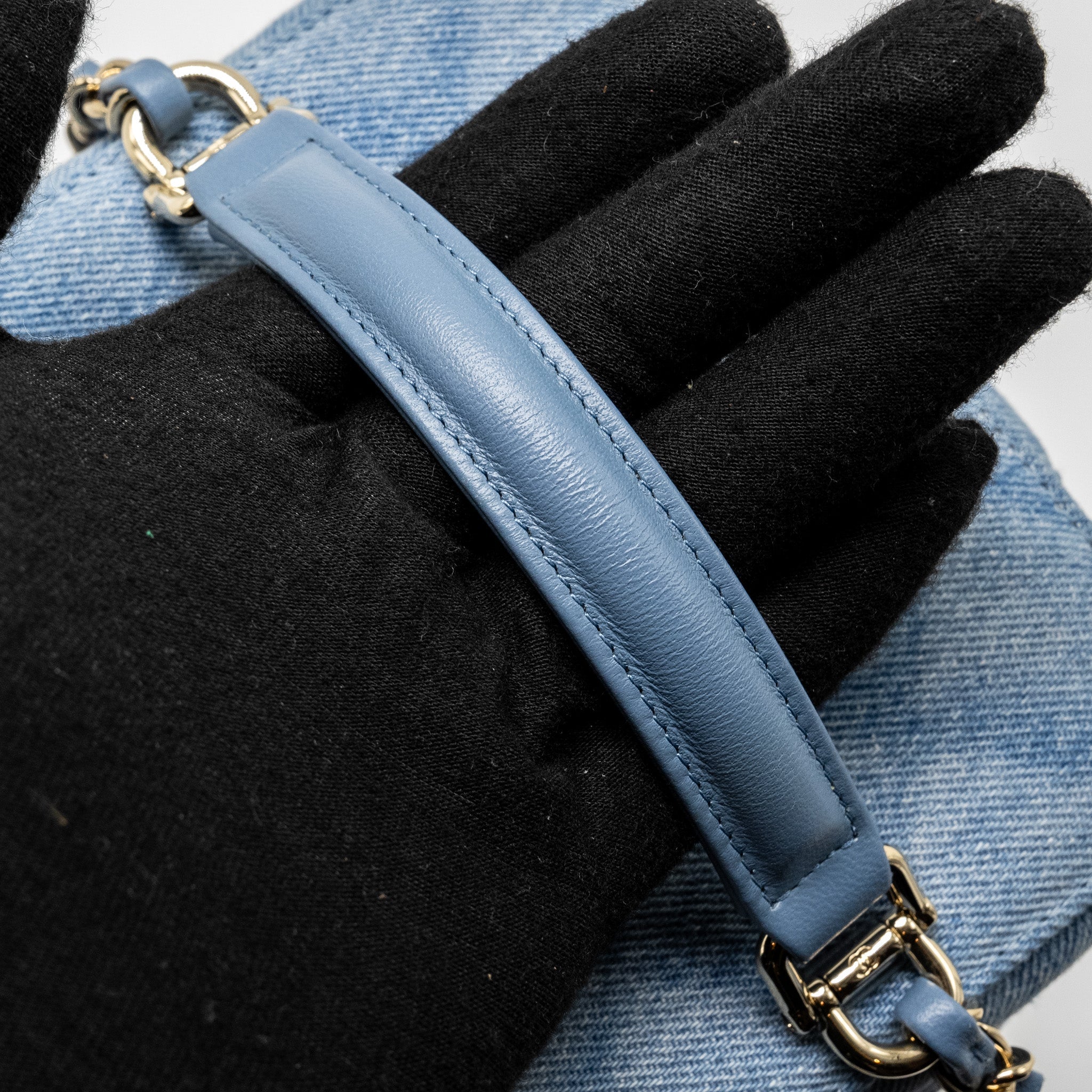 CHANEL VANITY CASE WITH CHAIN DENIM BLUE LGHW (MICROCHIP)