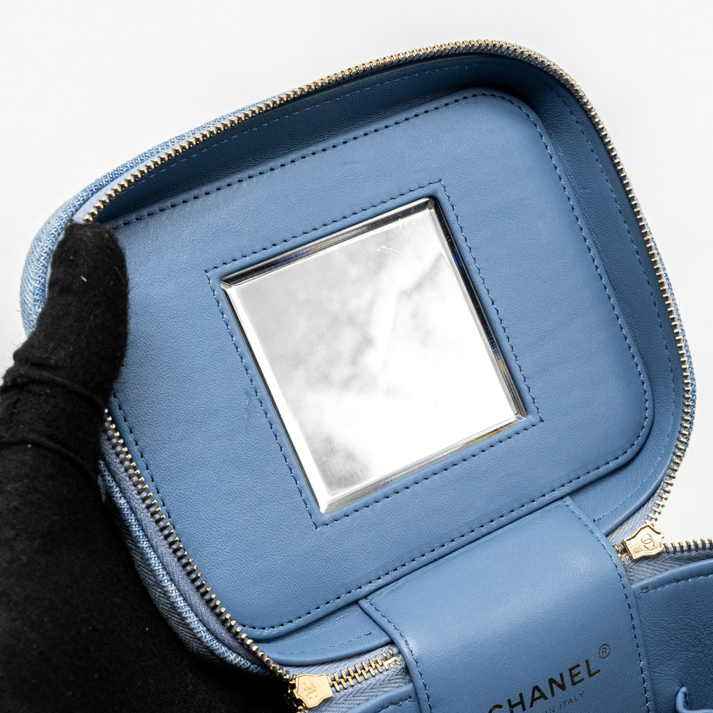 CHANEL VANITY CASE WITH CHAIN DENIM BLUE LGHW (MICROCHIP)