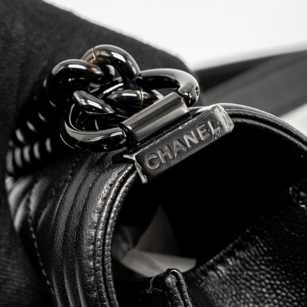 CHANEL NEW MEDIUM BOY BAG CAVIAR SO BLACK