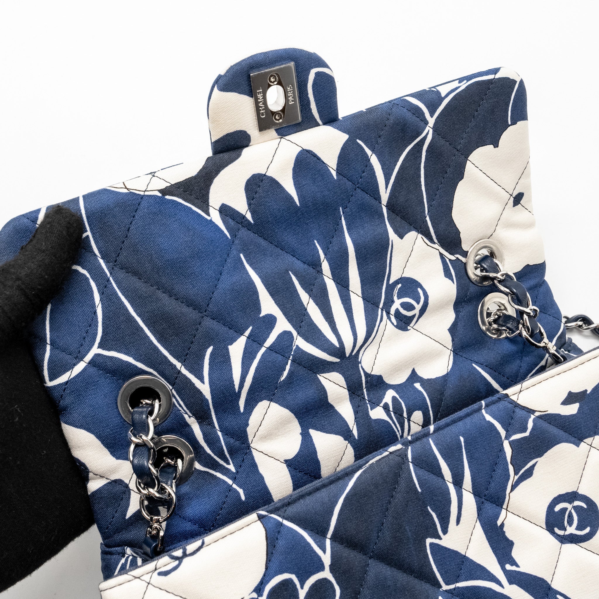 CHANEL MEDIUM LIMITED EDITION FLORA PRINTED CLASSIC FLAP BAG SILK BLUE/WHITE SHW (MICROCHIP)