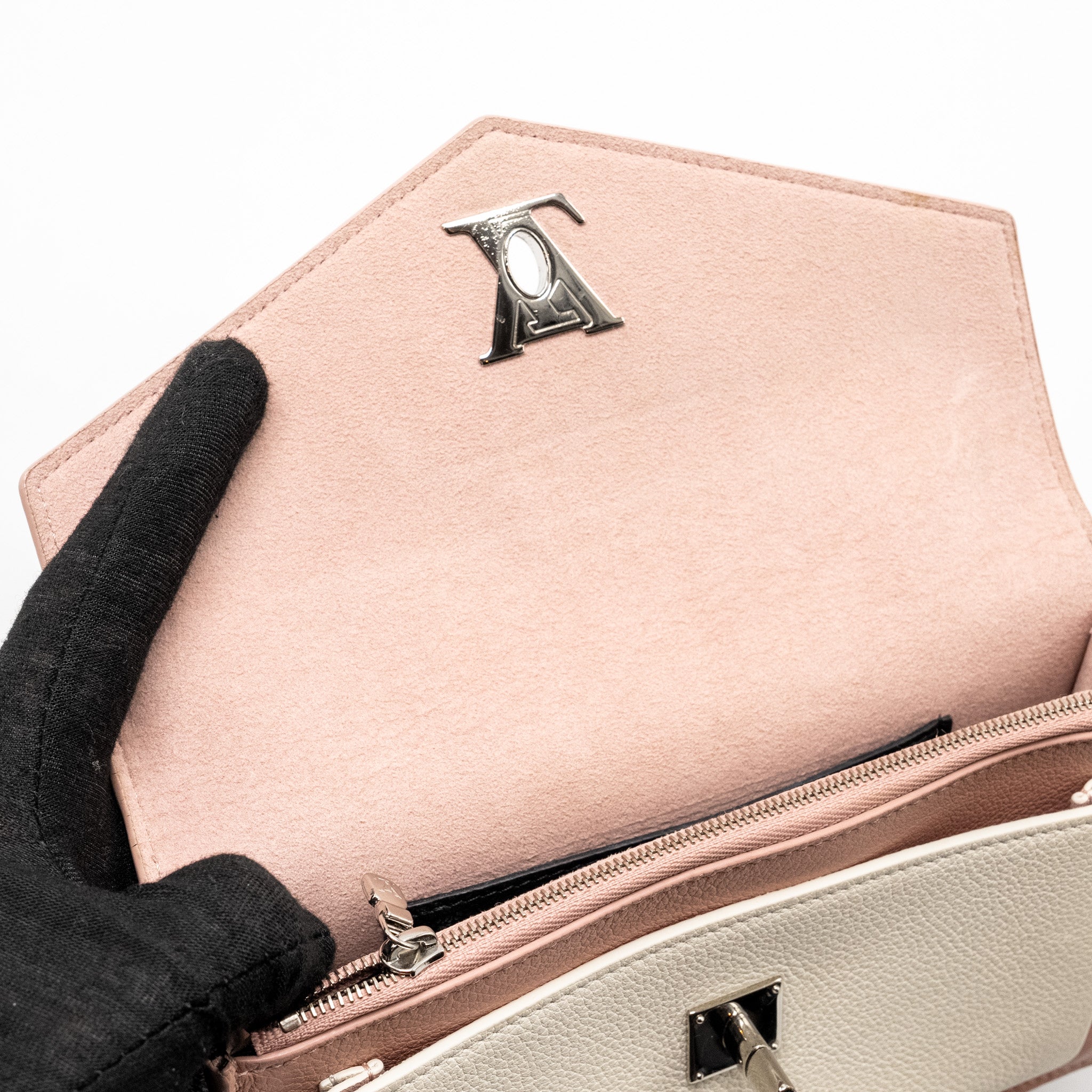 LOUIS VUITTON MY LOCK ME CHAIN POCHETTE CALFSKIN PINK/CREAMY WHITE SHW