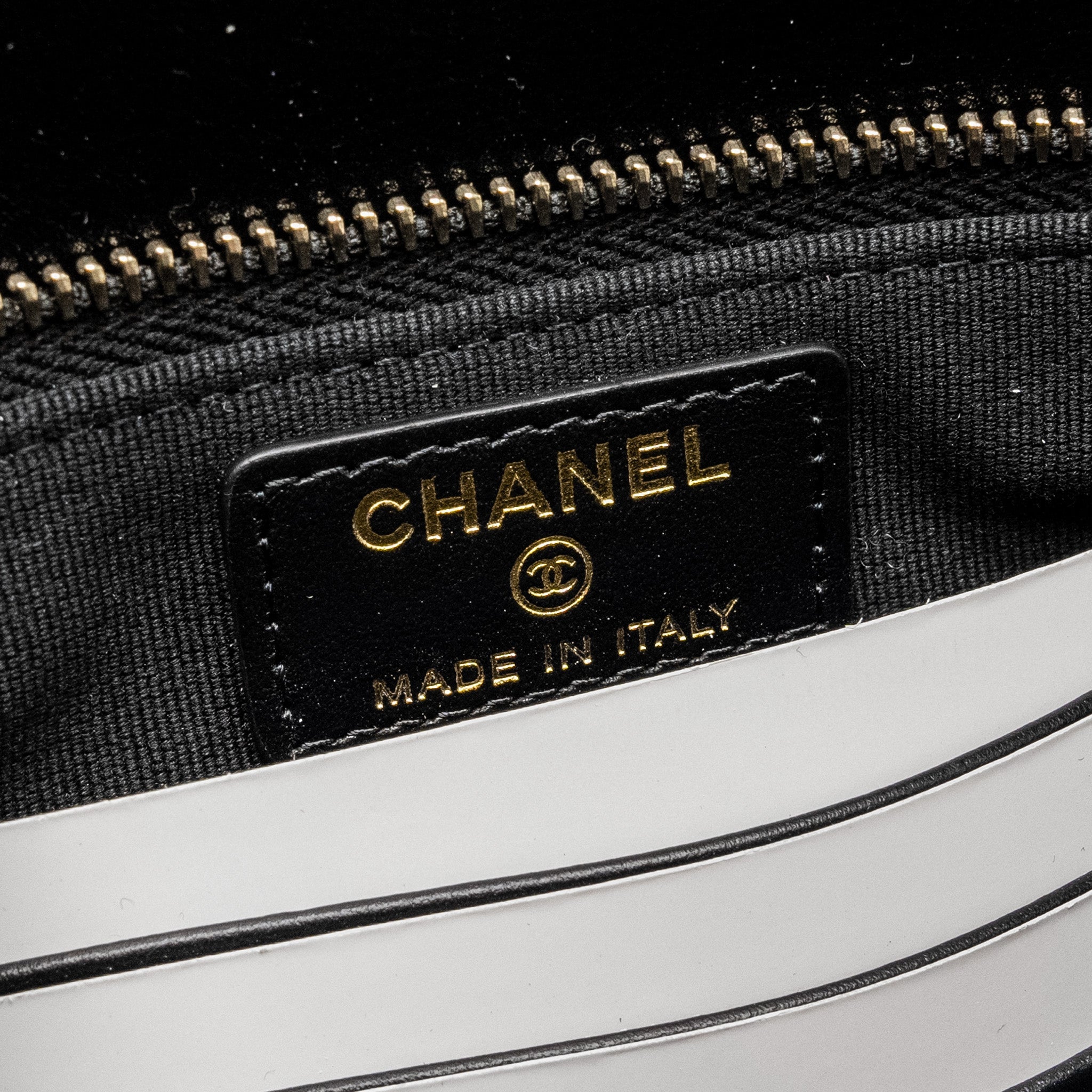 CHANEL 31 WALLET ON CHAIN SHINY CALFSKIN BLACK LGHW (MICROCHIP)