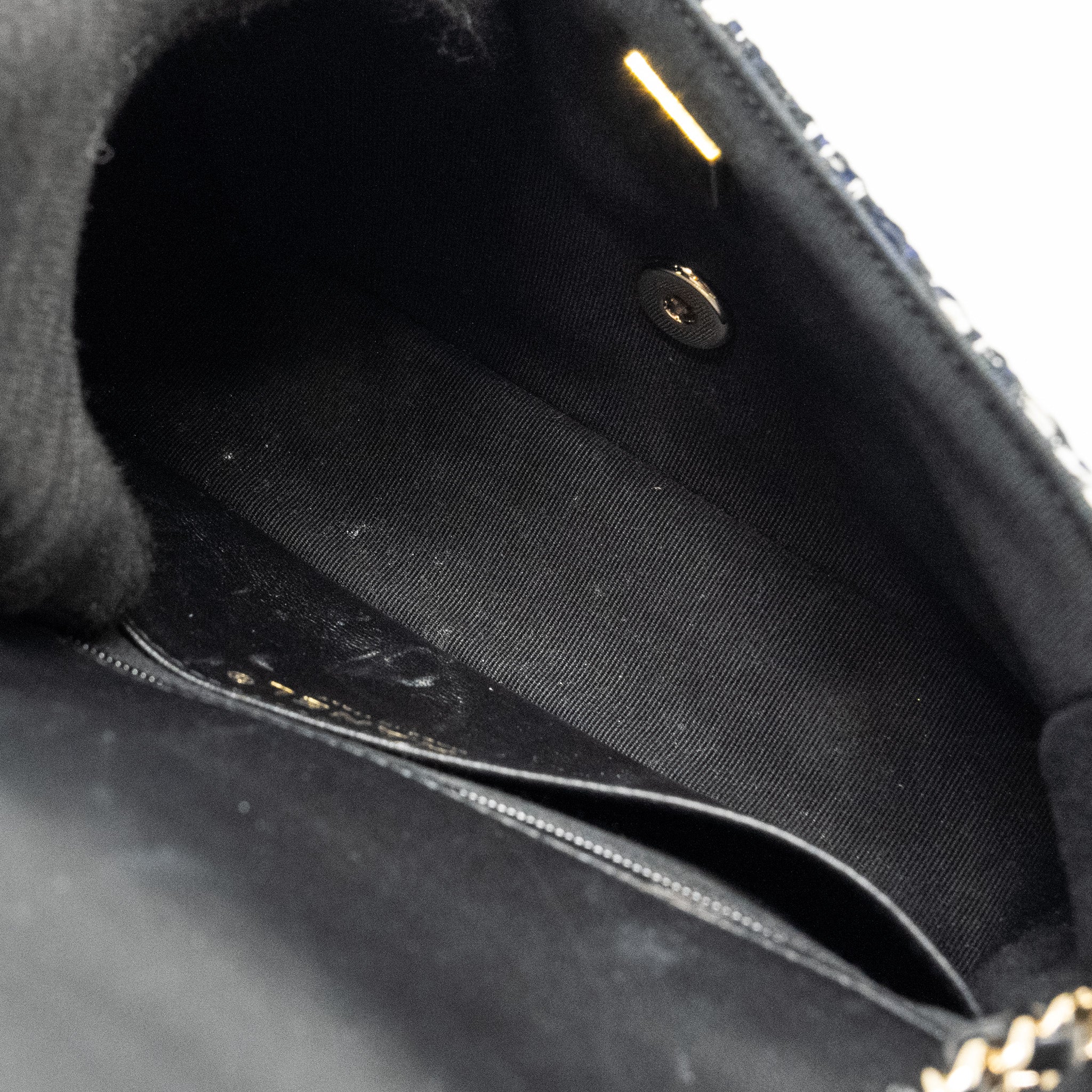 CHANEL MINI FLAP BAG WITH DETAILED CHAIN TWEED BLACK/WHITE LGHW (MICROCHIP)