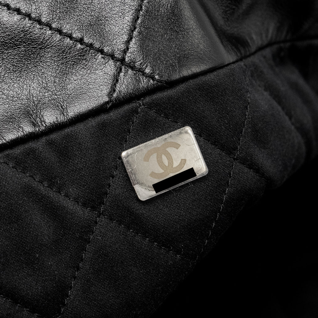 CHANEL MEDIUM 22 SHINY CALFSKIN BLACK SHW (MICROCHIP)