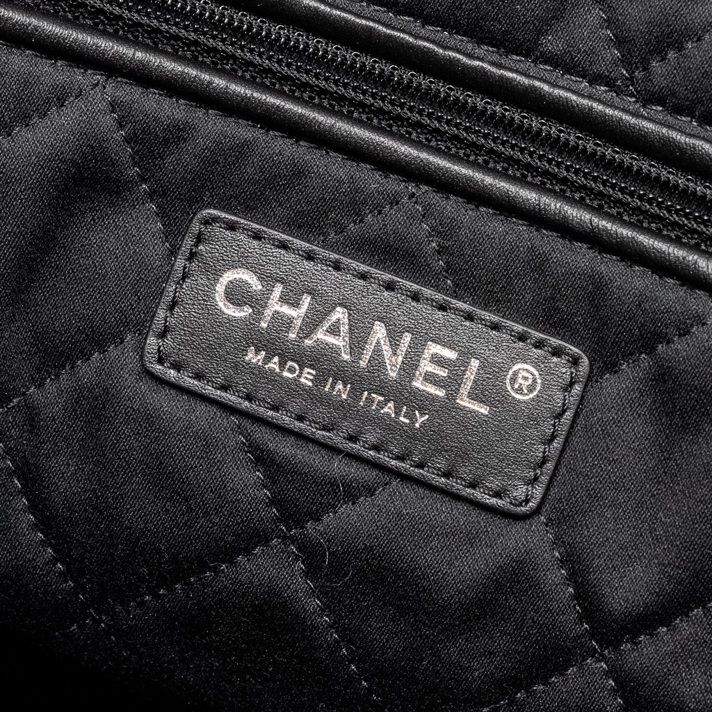 CHANEL MEDIUM 22 SHINY CALFSKIN BLACK SHW (MICROCHIP)