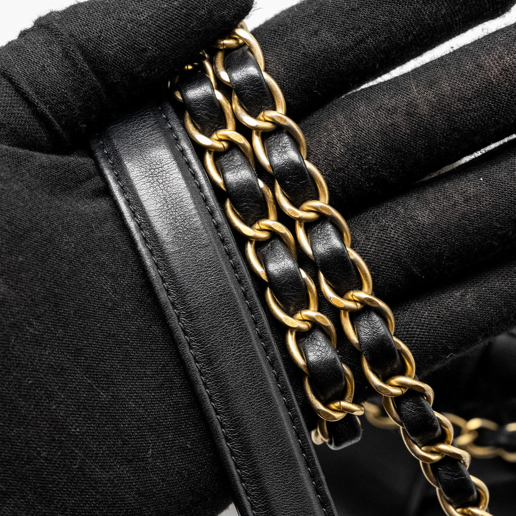 CHANEL 19B IN THE CITY TOP HANDLE FLAP BAG QUILTED CHEVRON CALFSKIN BLACK GHW