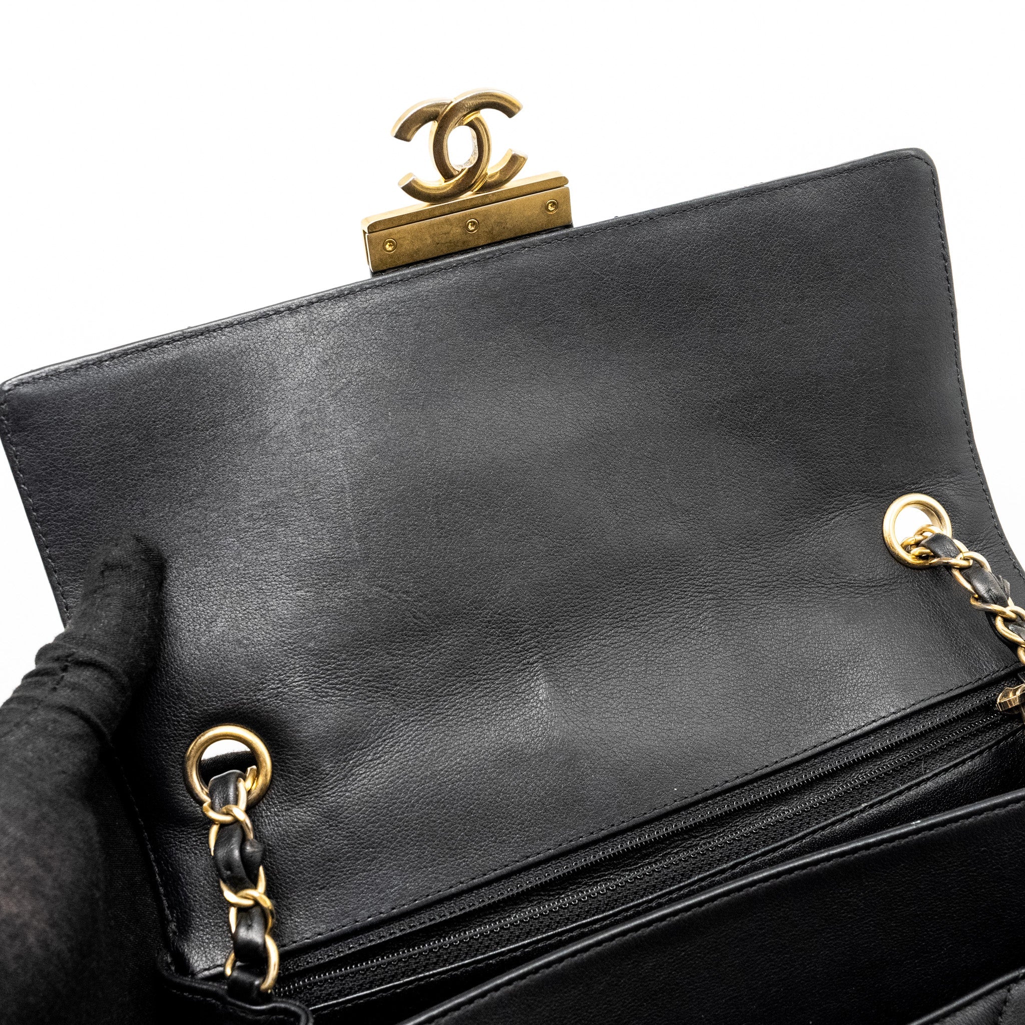 CHANEL 19B IN THE CITY TOP HANDLE FLAP BAG QUILTED CHEVRON CALFSKIN BLACK GHW