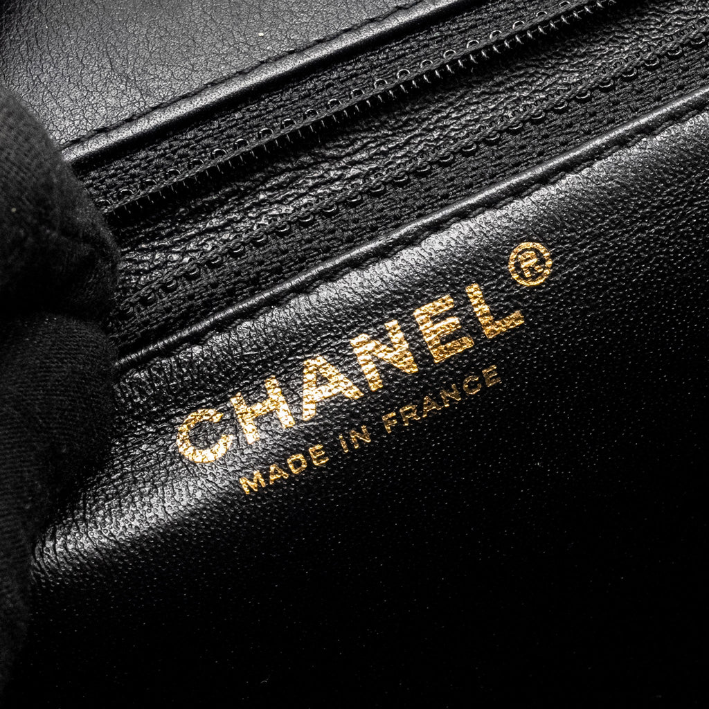 CHANEL 19B IN THE CITY TOP HANDLE FLAP BAG QUILTED CHEVRON CALFSKIN BLACK GHW