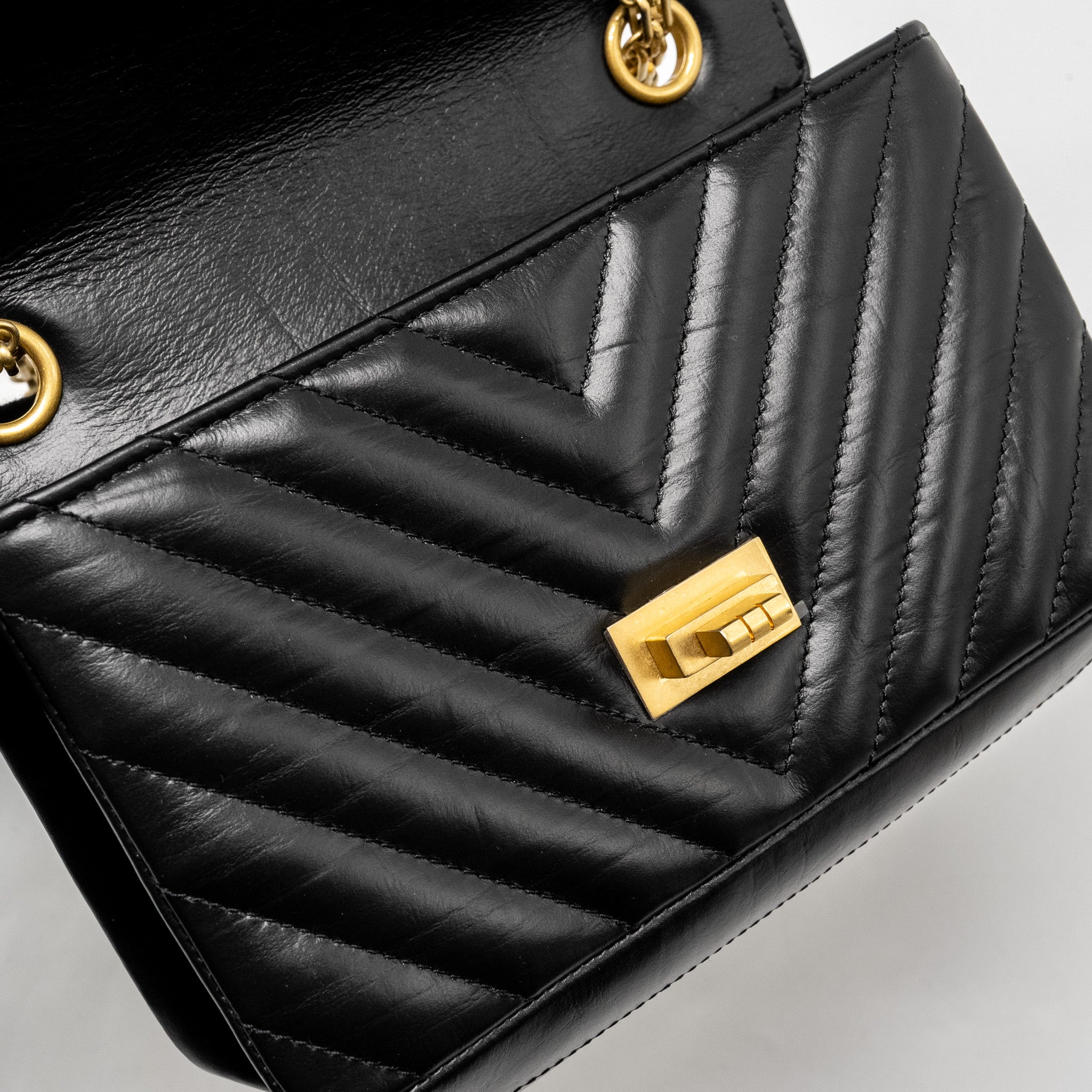 CHANEL MINI 2.55 REISSUE CHEVRON CALFSKIN BLACK GHW (MICROCHIP)