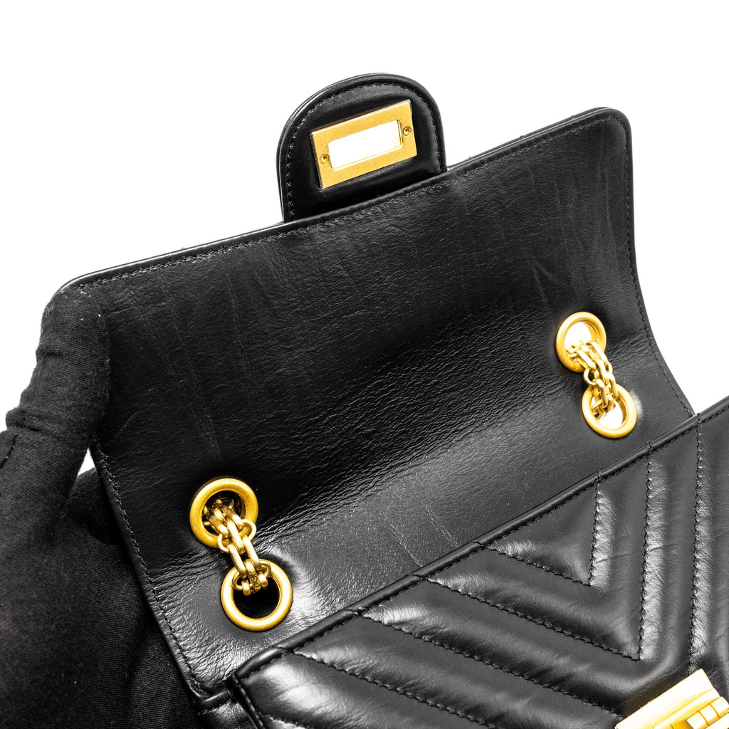 CHANEL MINI 2.55 REISSUE CHEVRON CALFSKIN BLACK GHW (MICROCHIP)