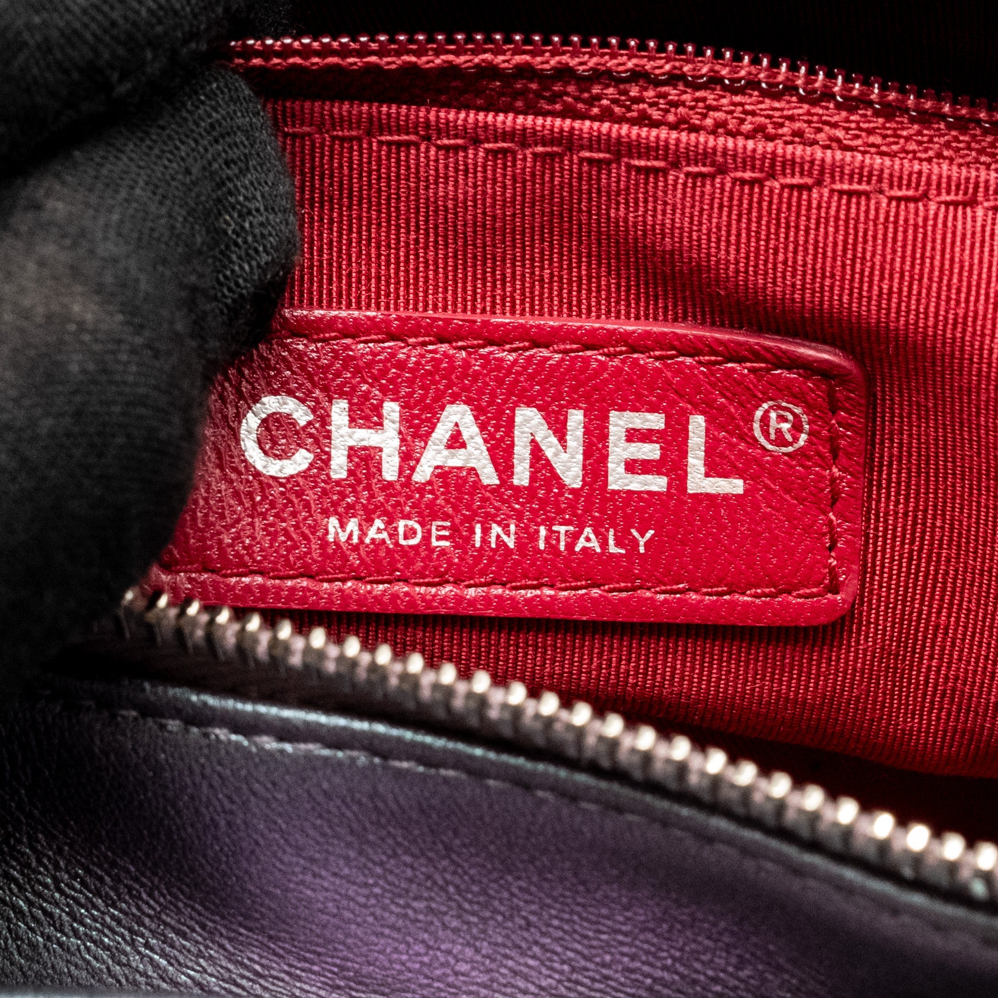 CHANEL SMALL GABRIELLE HOBO BAG CALFSKIN / LAMBSKIN IRIDESCENT LIGHT PURPLE MULTICOLOUR HARDWARE
