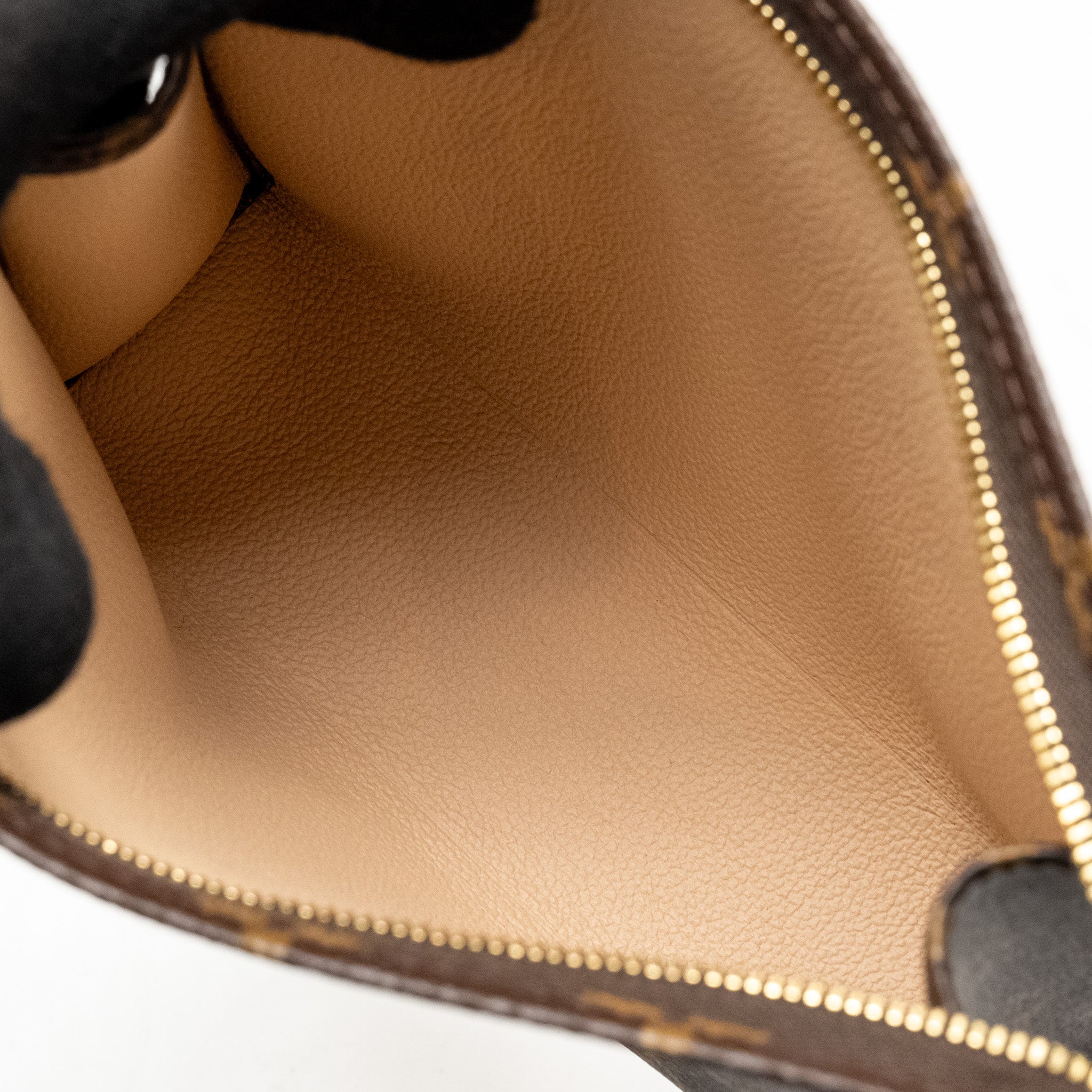 LOUIS VUITTON POCHE TOILETTE 19 MONOGRAM CANVAS GHW