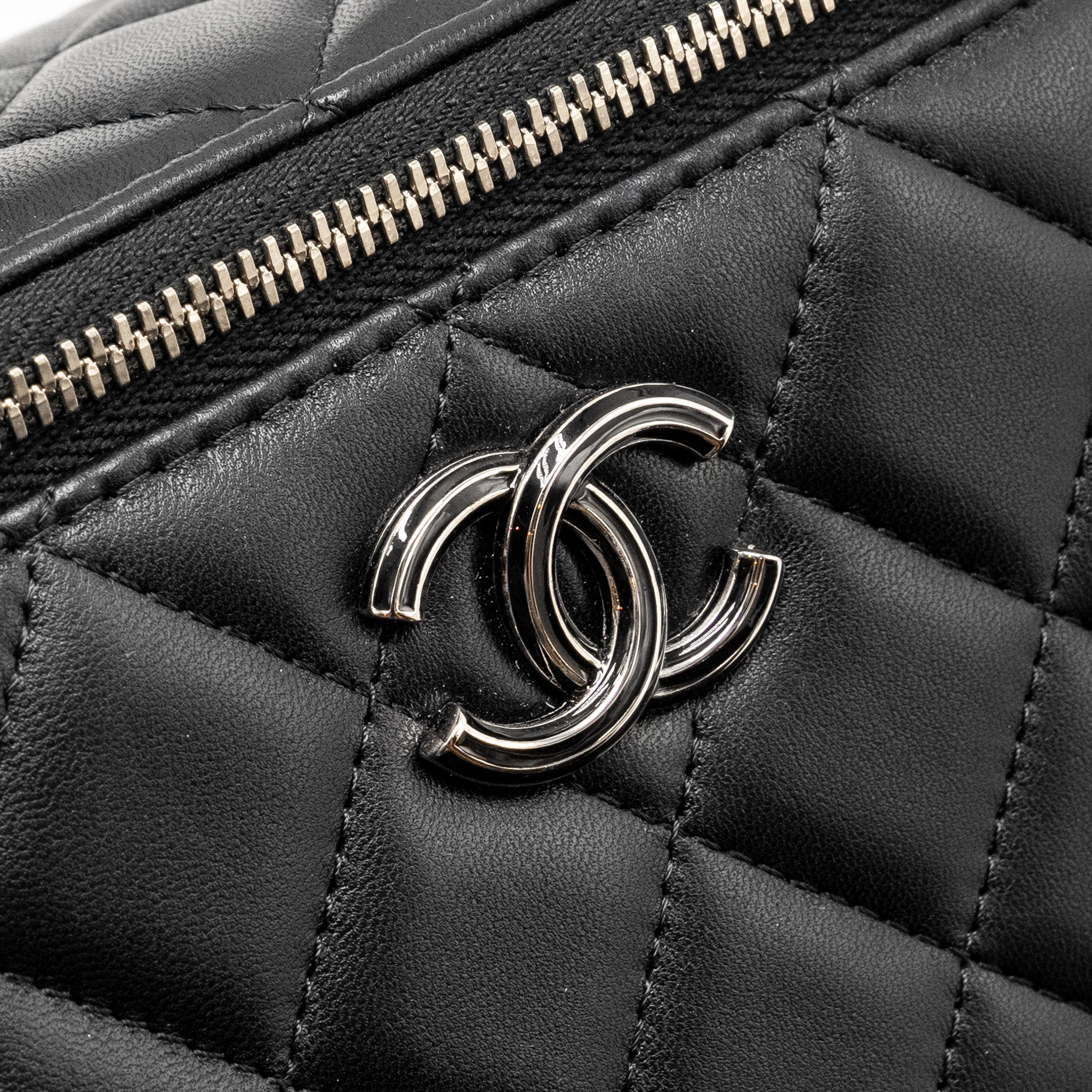 CHANEL TOP HANDLE LONG VANITY CASE LAMBSKIN BLACK SHW (MICROCHIP)