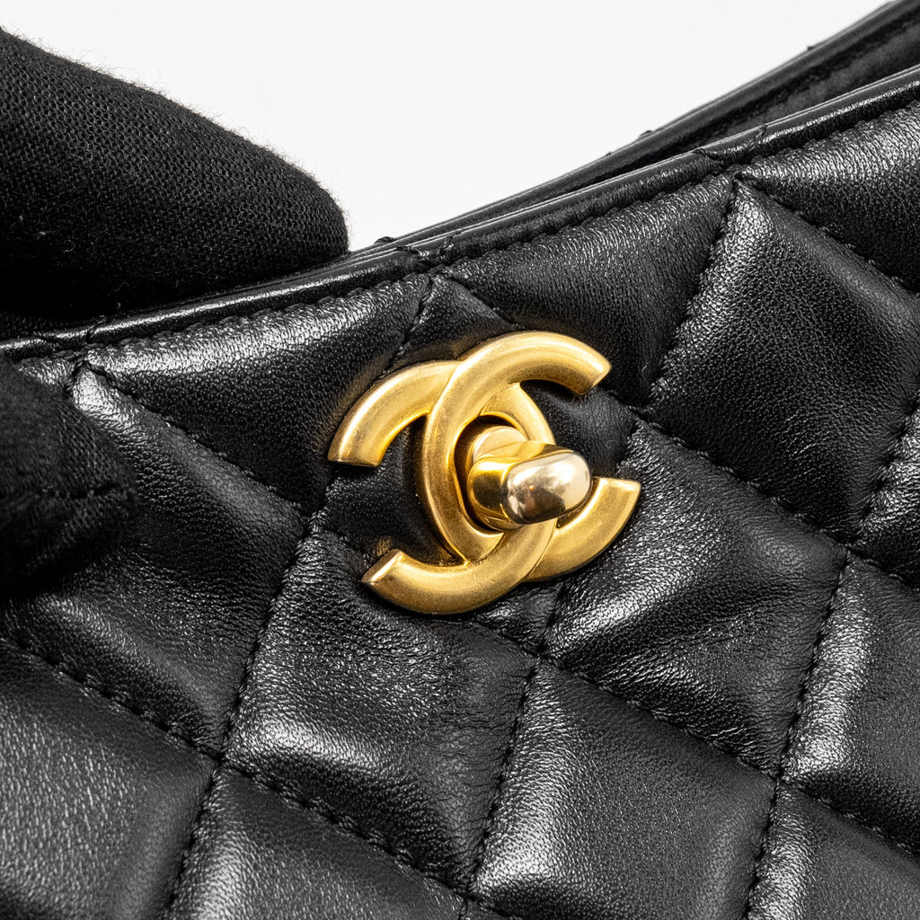 CHANEL 22B PEARL CRUSH HOBO BAG LAMBSKIN BLACK GHW (MICROCHIP)