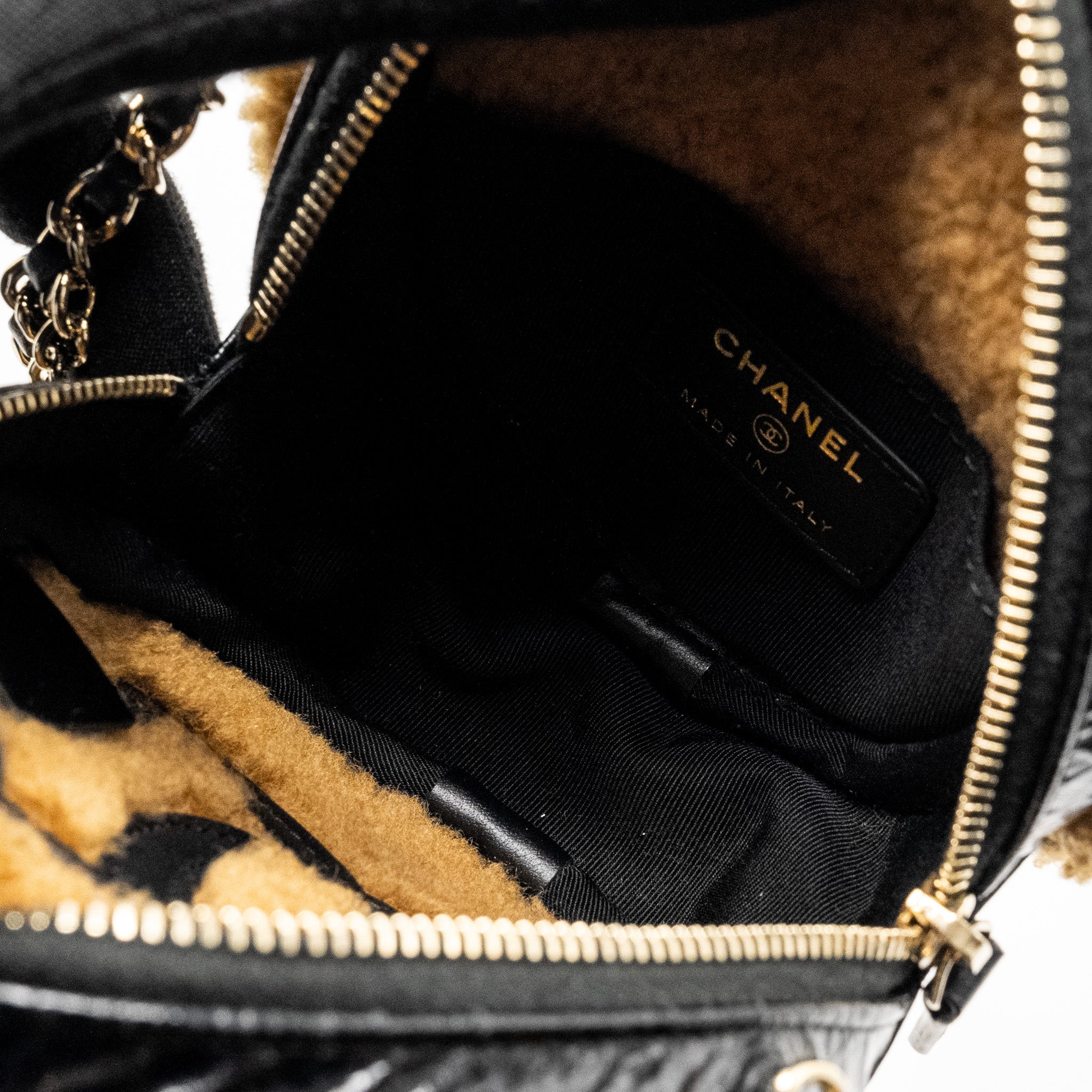 CHANEL SHEARLING CC ROUND CLUTCH WITH CHAIN SHINY CRUMPLED SHEEPSKIN BLACK/LIGHT BROWN LGHW