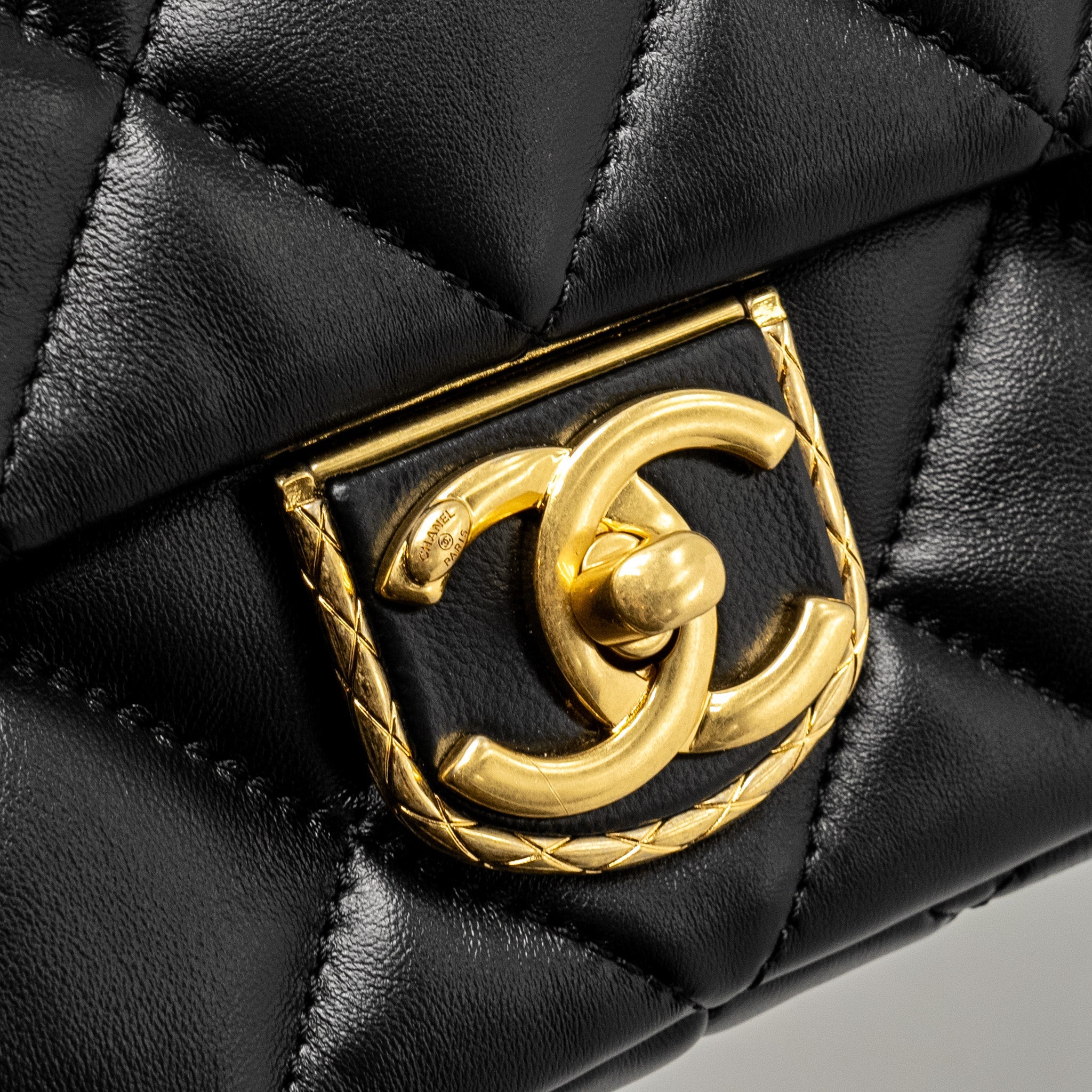 CHANEL 22B MINI FLAPBAG LAMBSKIN BLACK GHW (MICROCHIP)