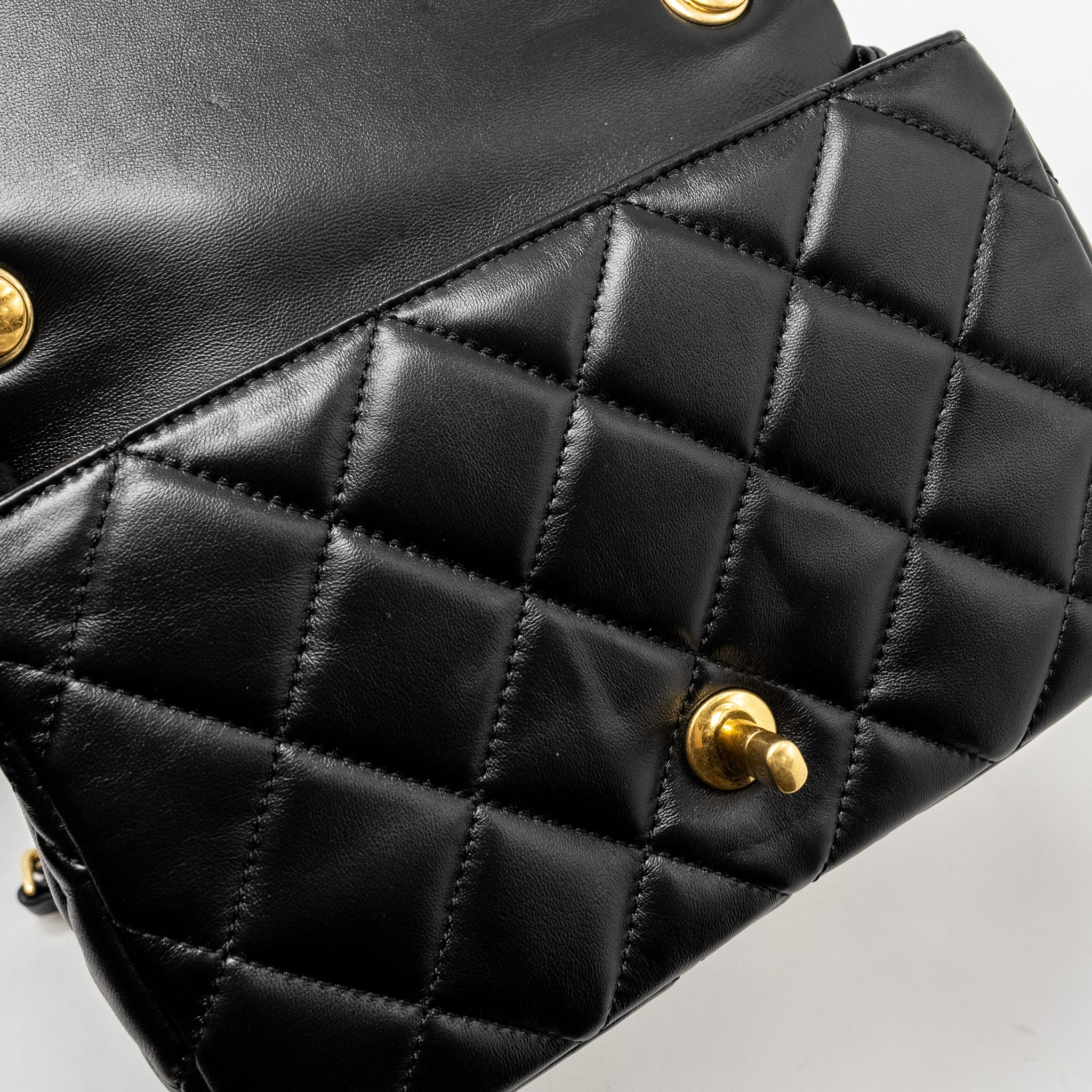 CHANEL 22B MINI FLAPBAG LAMBSKIN BLACK GHW (MICROCHIP)