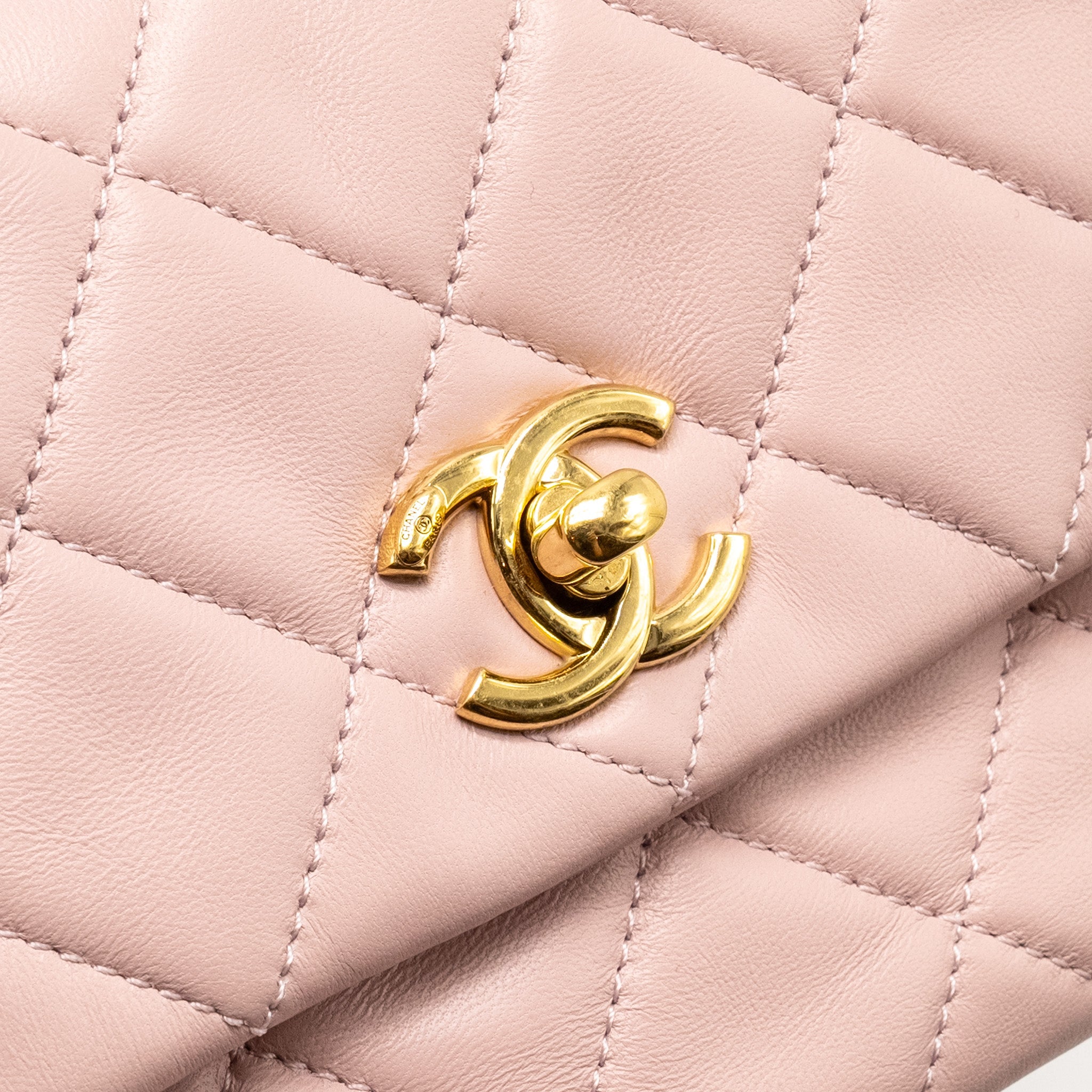 CHANEL 22B FLAP BAG WITH GEM CHAIN LAMBSKIN DUST PINK GHW (MICROCHIP)