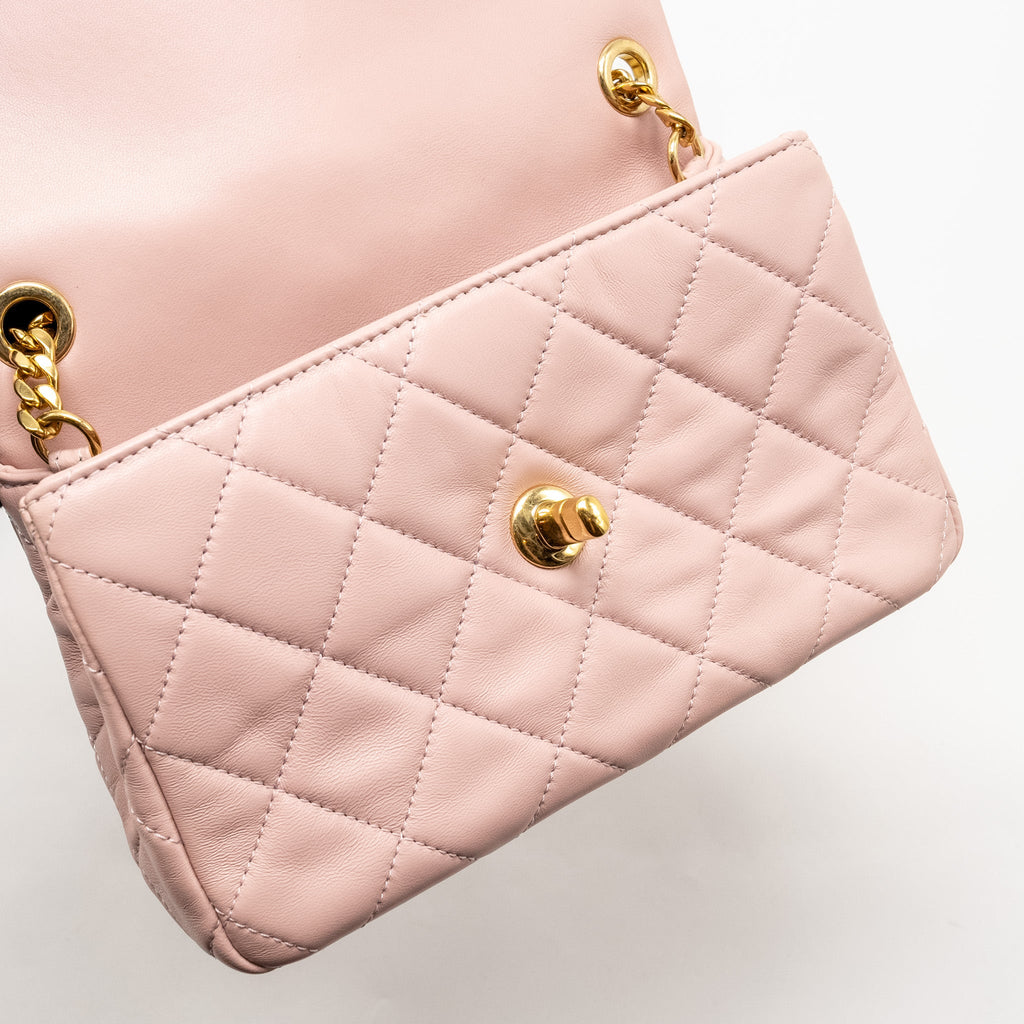 CHANEL 22B FLAP BAG WITH GEM CHAIN LAMBSKIN DUST PINK GHW (MICROCHIP)