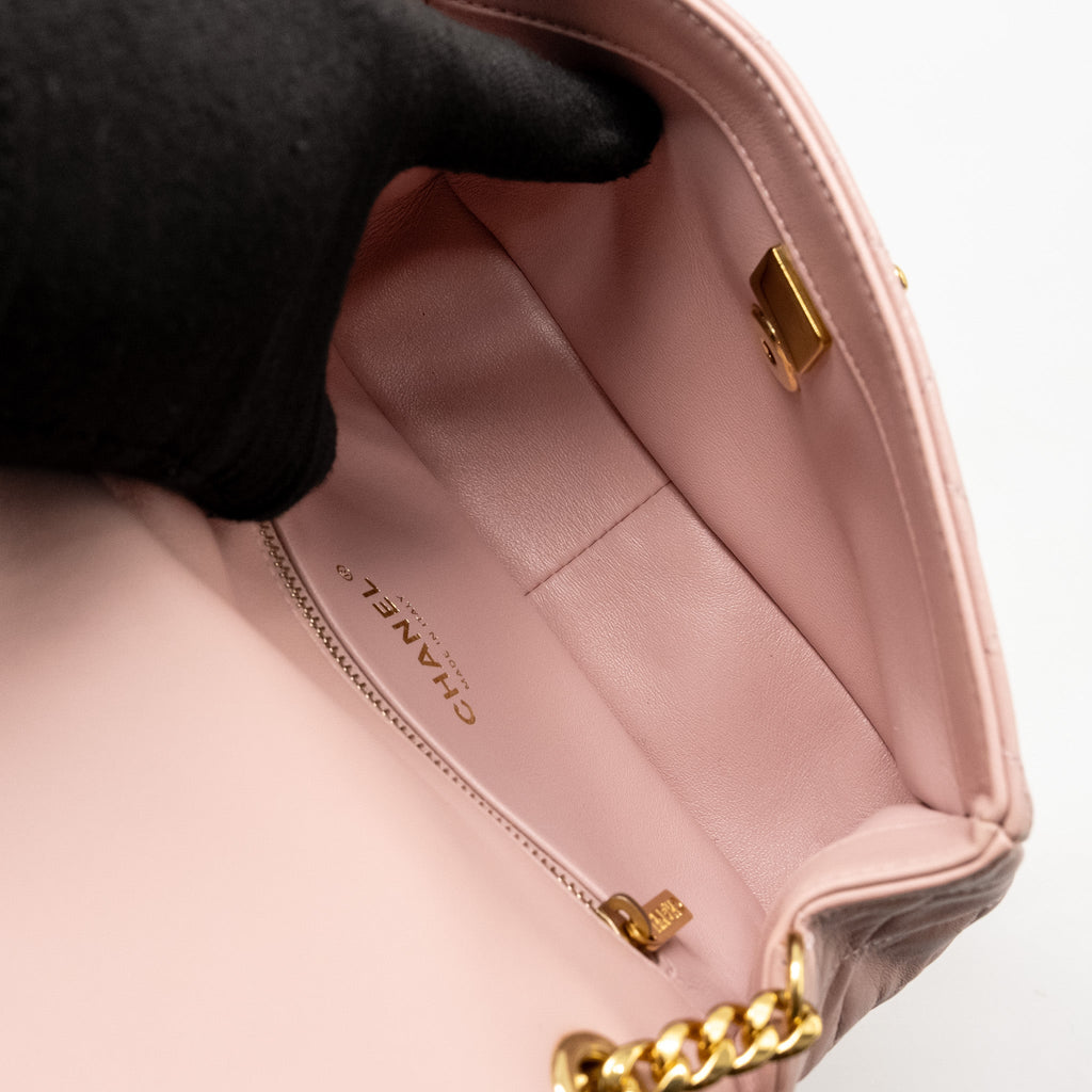 CHANEL 22B FLAP BAG WITH GEM CHAIN LAMBSKIN DUST PINK GHW (MICROCHIP)