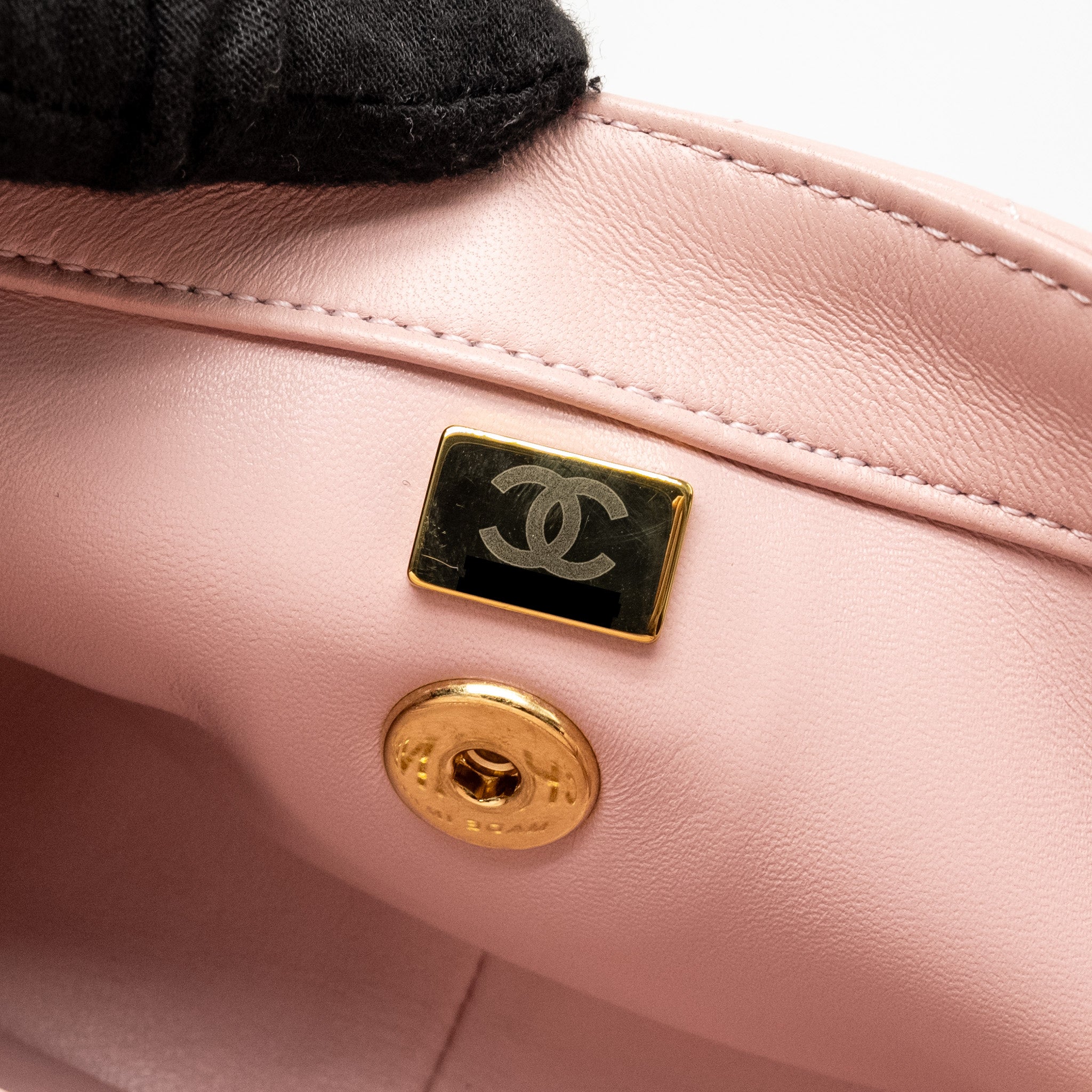 CHANEL 22B FLAP BAG WITH GEM CHAIN LAMBSKIN DUST PINK GHW (MICROCHIP)