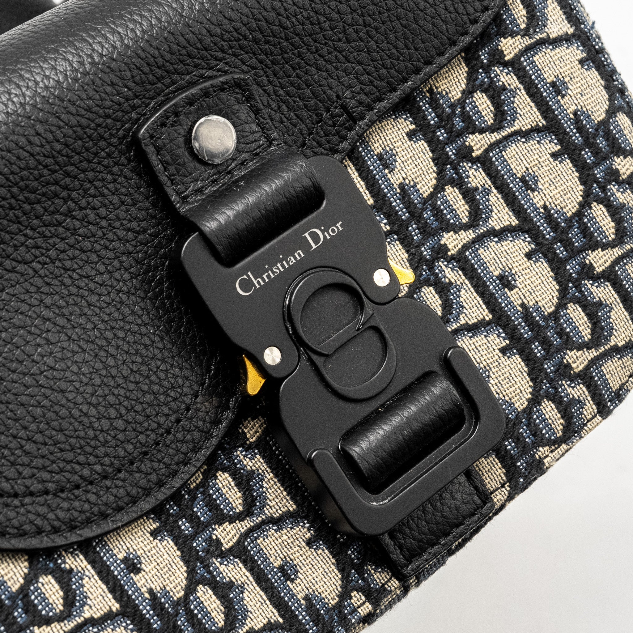 DIOR HOMME MINI SADDLE MESSENGER BAG WITH FLAP OBLIQUE JACQUARD/GRAINED CALFSKIN MULTICOLOUR HARDWARE