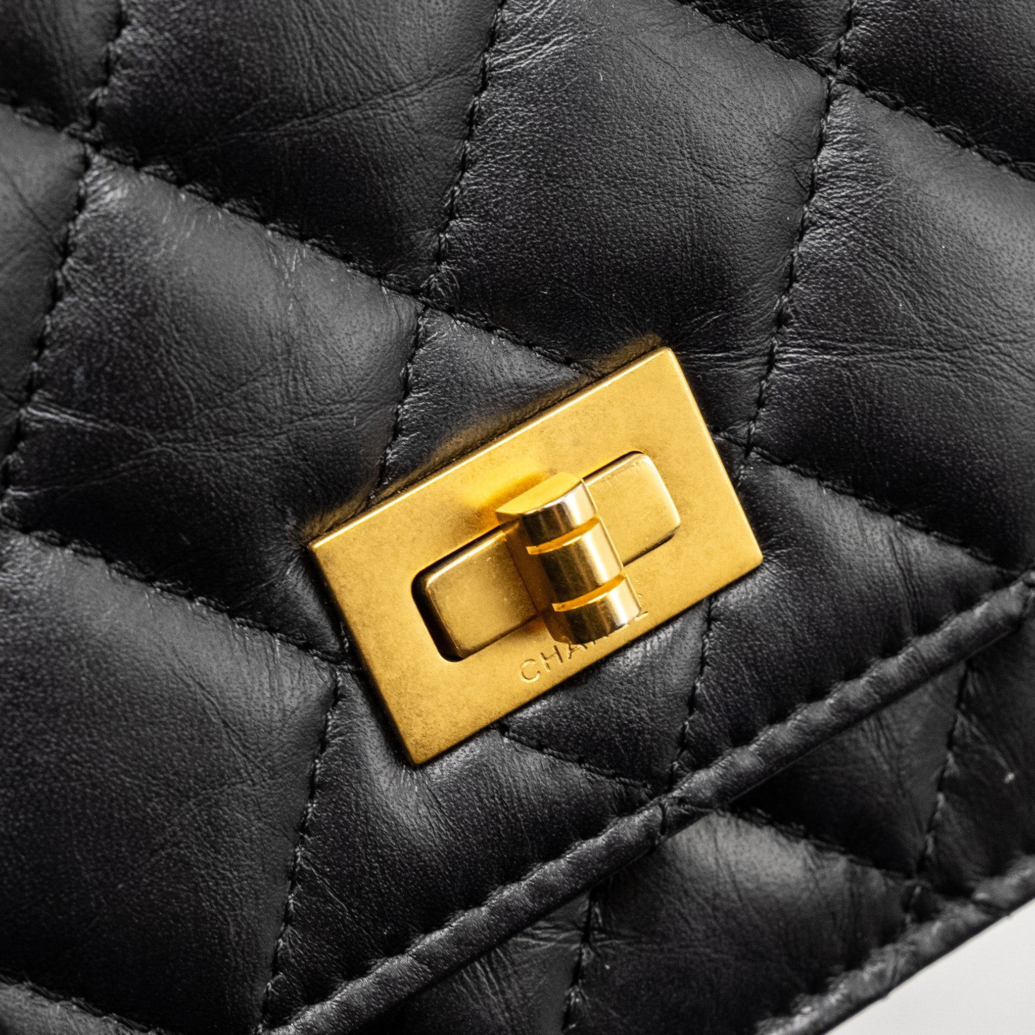 CHANEL MINI 2.55 REISSUE WALLET ON CHAIN AGED CALFSKIN BLACK GHW (MICROCHIP)