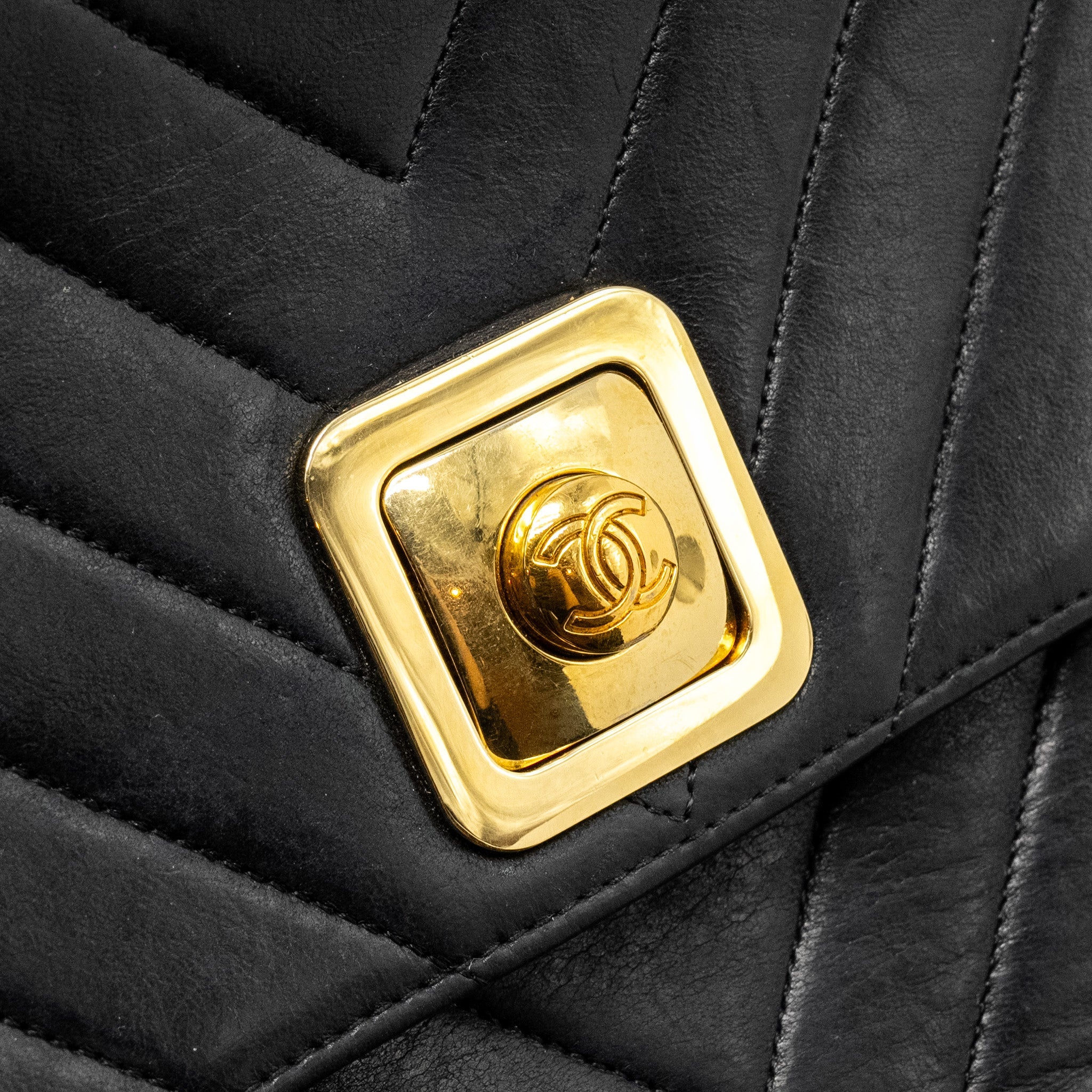 CHANEL VINTAGE CHEVRON FLAP BAG LAMBSKIN BLACK GHW