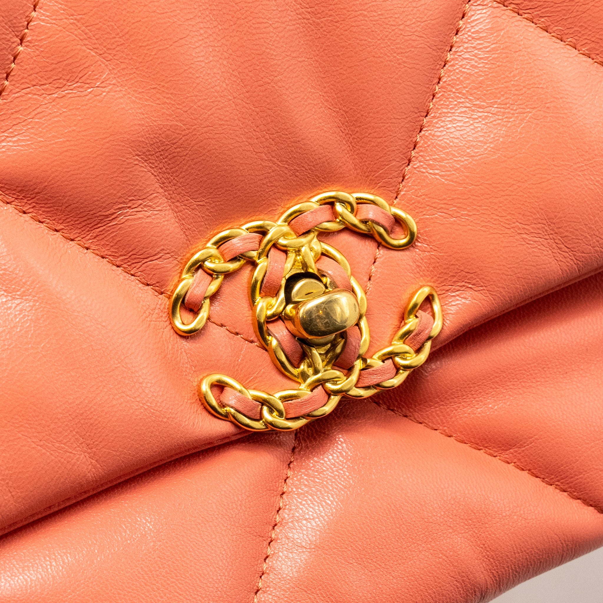 CHANEL SMALL 19 BAG SHINY GOATSKIN CORAL MULTICOLOUR HARDWARE