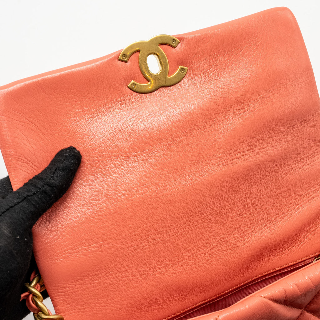 CHANEL SMALL 19 BAG SHINY GOATSKIN CORAL MULTICOLOUR HARDWARE