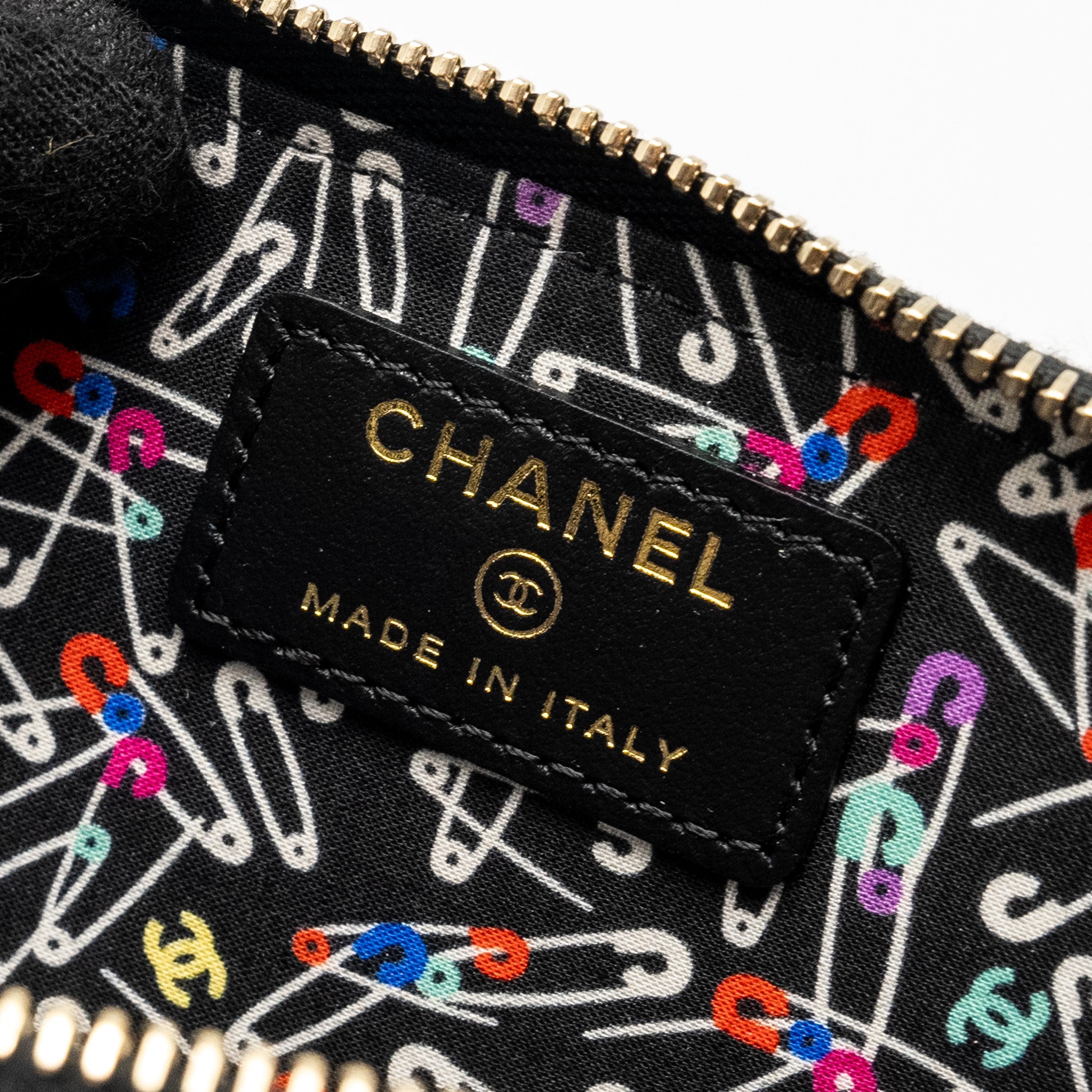 CHANEL ZIPPED CARD HOLDER LIMITED EDITION CAVIAR BLACK LGHW (MICROCHIP)