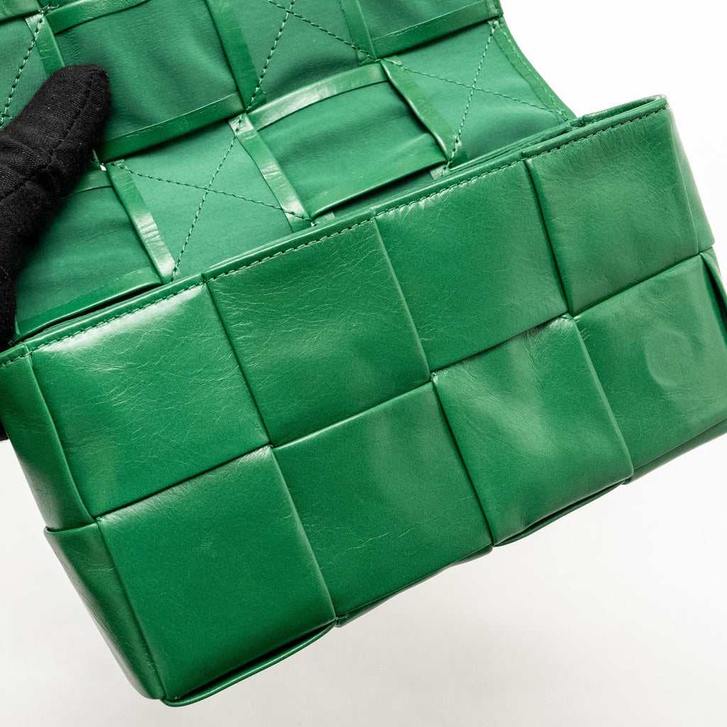 BOTTEGA VENETA CASSETTE BELT BAG CALFSKIN GREEN SHW
