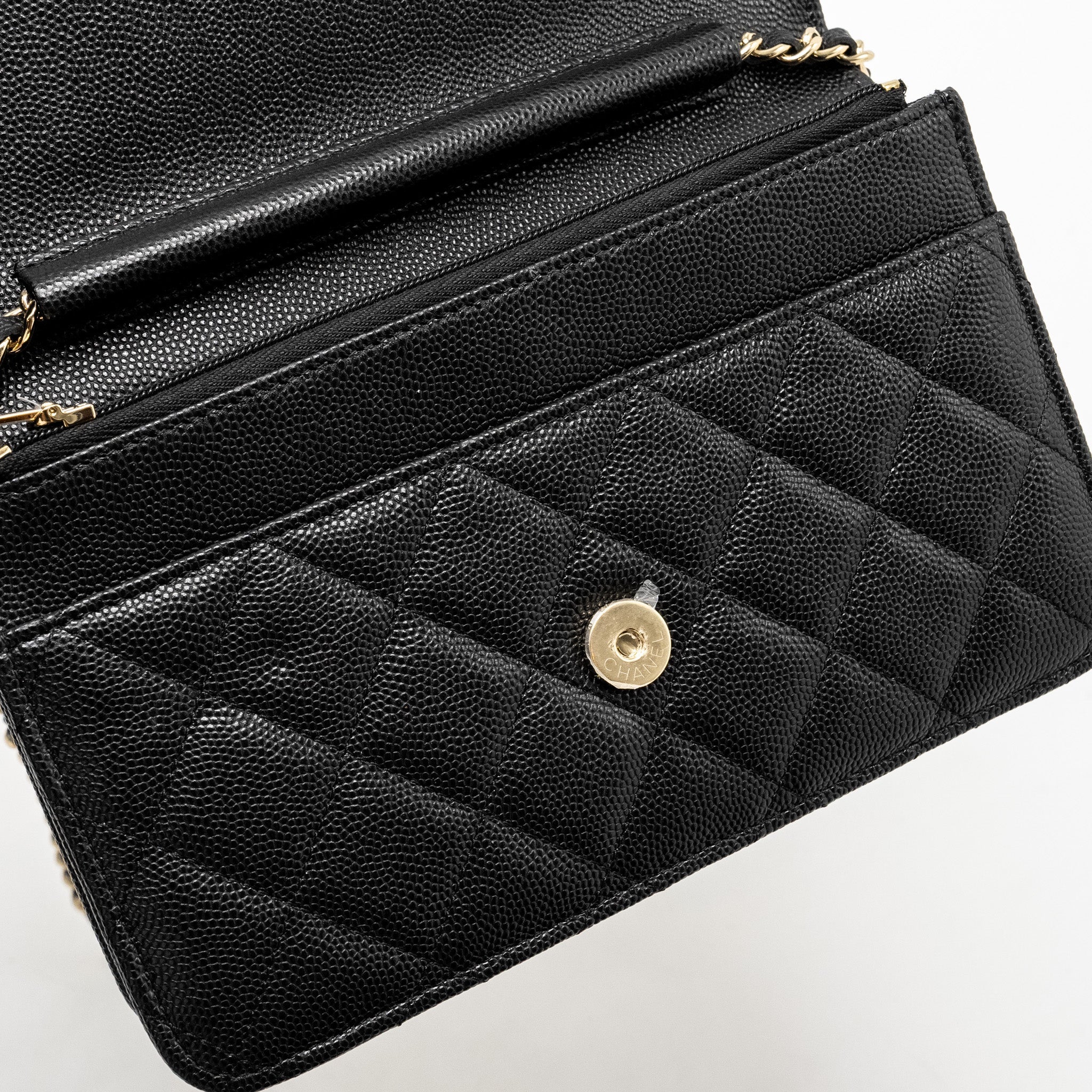CHANEL DETAILED CC LOGO WALLET ON CHAIN CAVIAR BLACK LGHW (MICROCHIP)