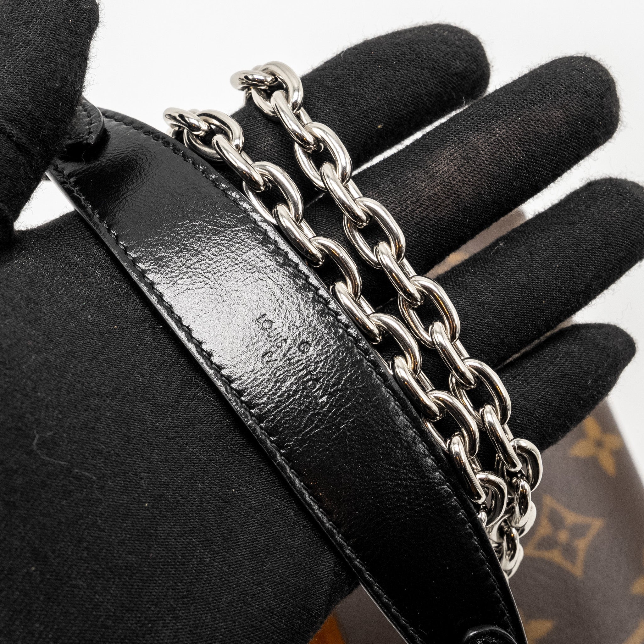 LOUIS VUITTON WILD AT HEART TWIST WALLET ON CHAIN CALFSKIN/MONOGRAM CANVAS MULTICOLOLUR BLACK/SLIVER HARDWARE