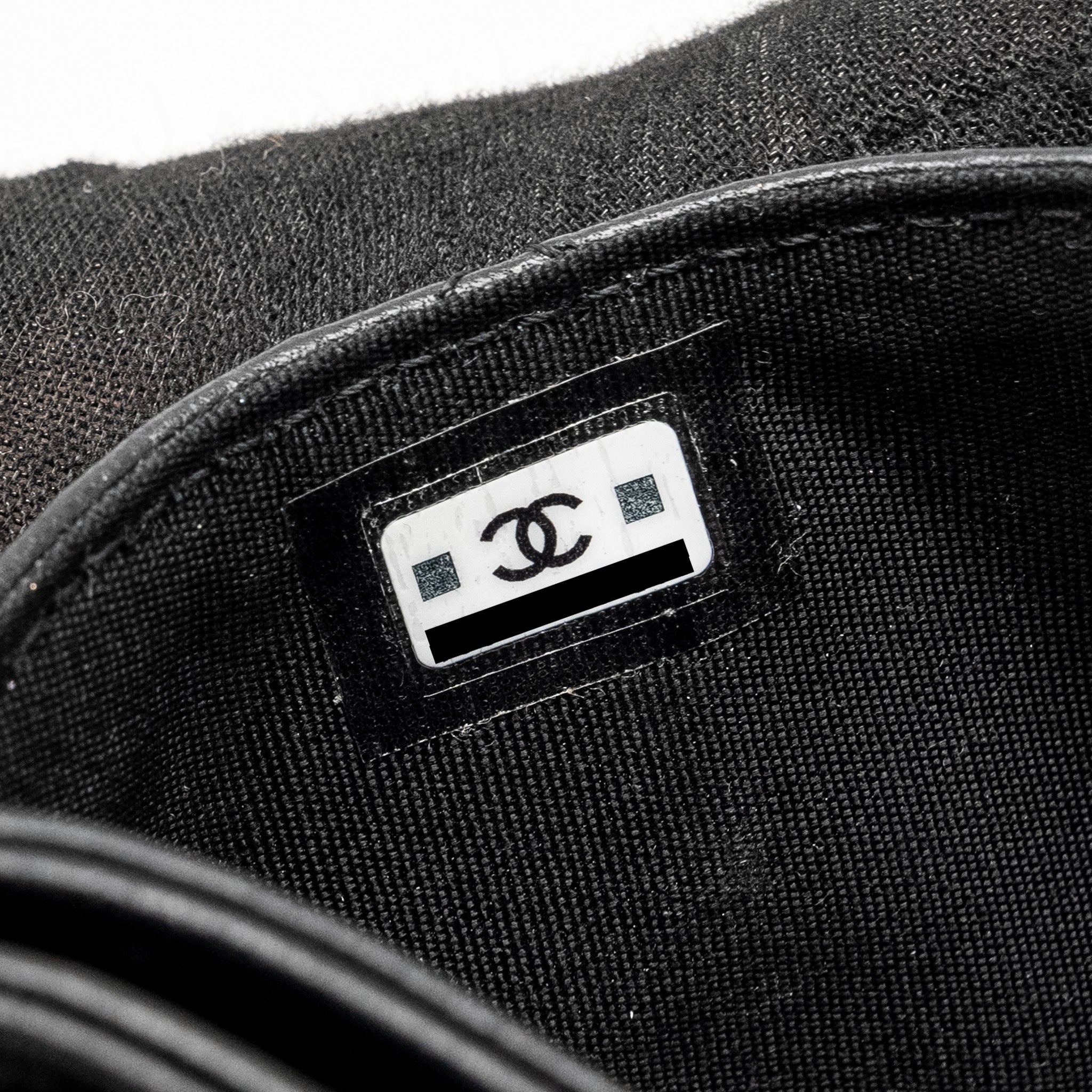 CHANEL DETAIL CC LOGO CARD HOLDER LAMBSKIN BLACK LGHW (MICROCHIP)