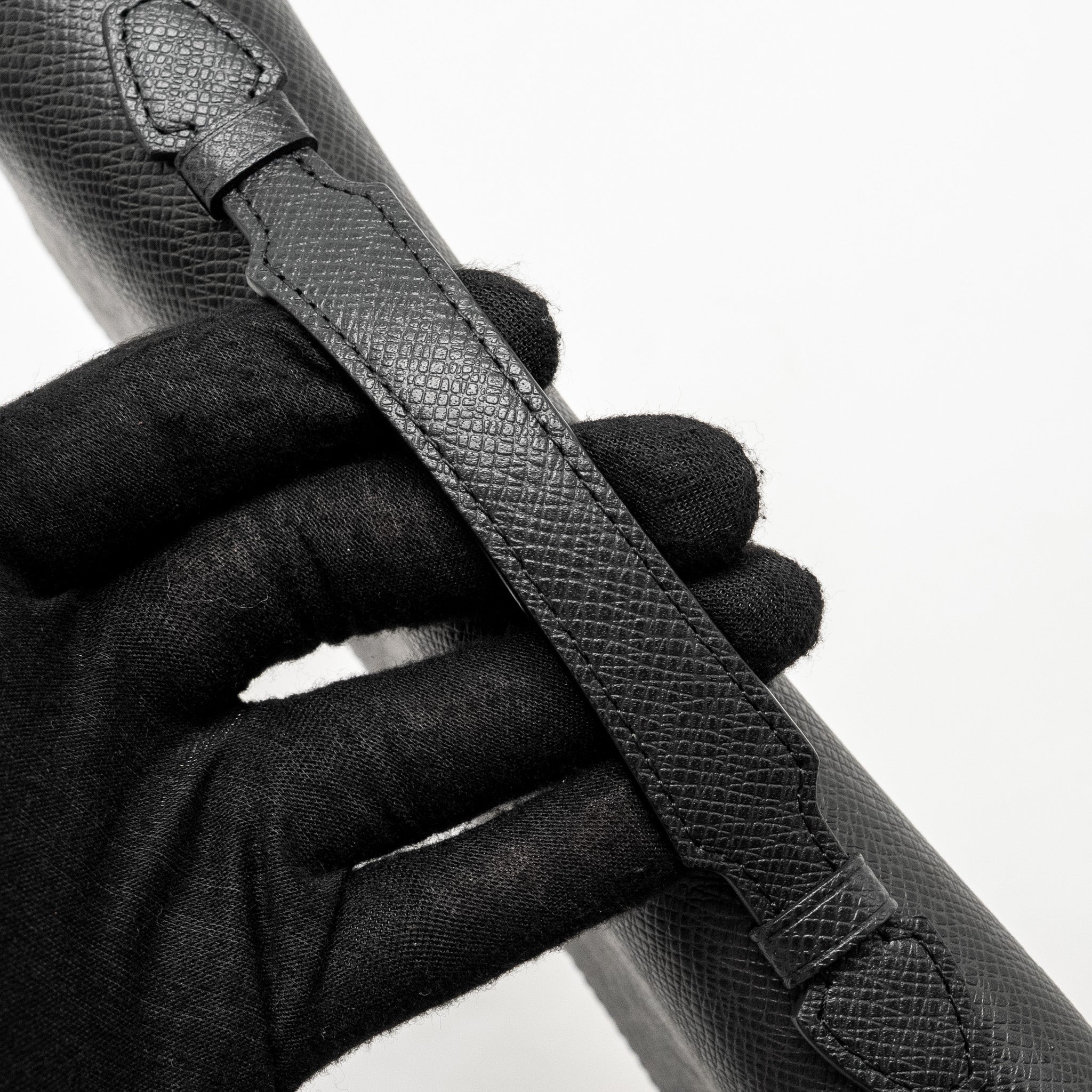 LOUIS VUITTON ZIPPY XL TAIGA ARDOISE LONG WALLET BLACK SHW