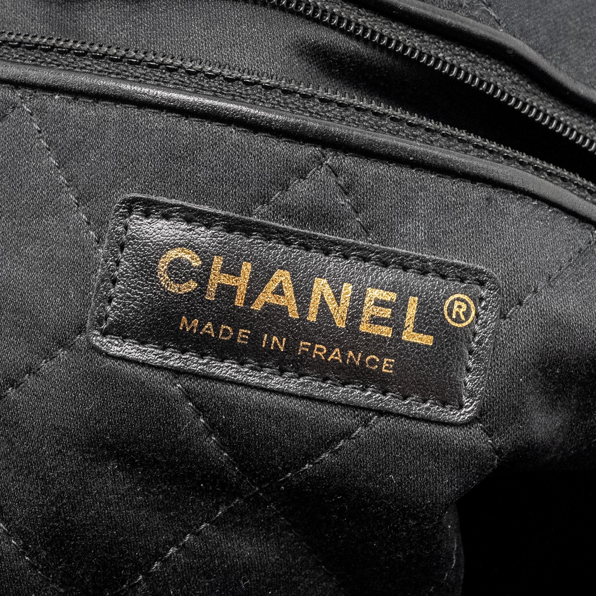 CHANEL MEDIUM 22 BAG SHINY CALFSKIN BLACK GHW (MICROCHIP)