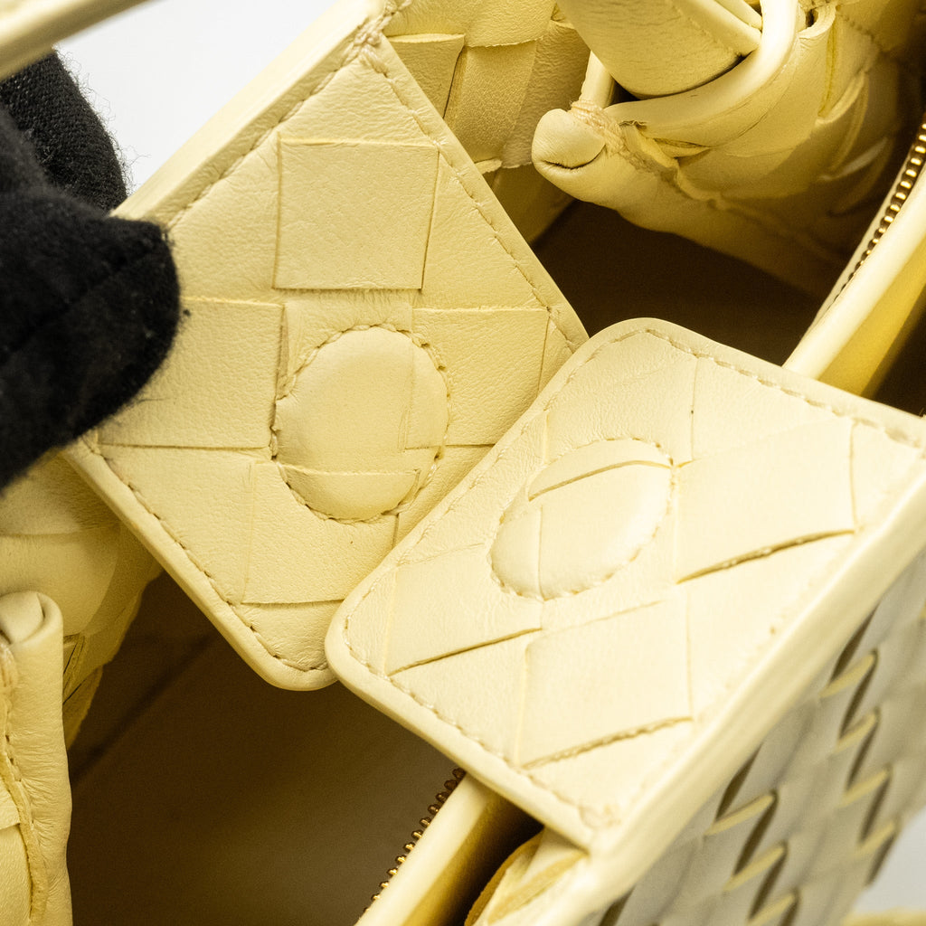 BOTTEGA VENETA SMALL ANDIAMO BAG LAMBSKIN LIGHT YELLOW GHW