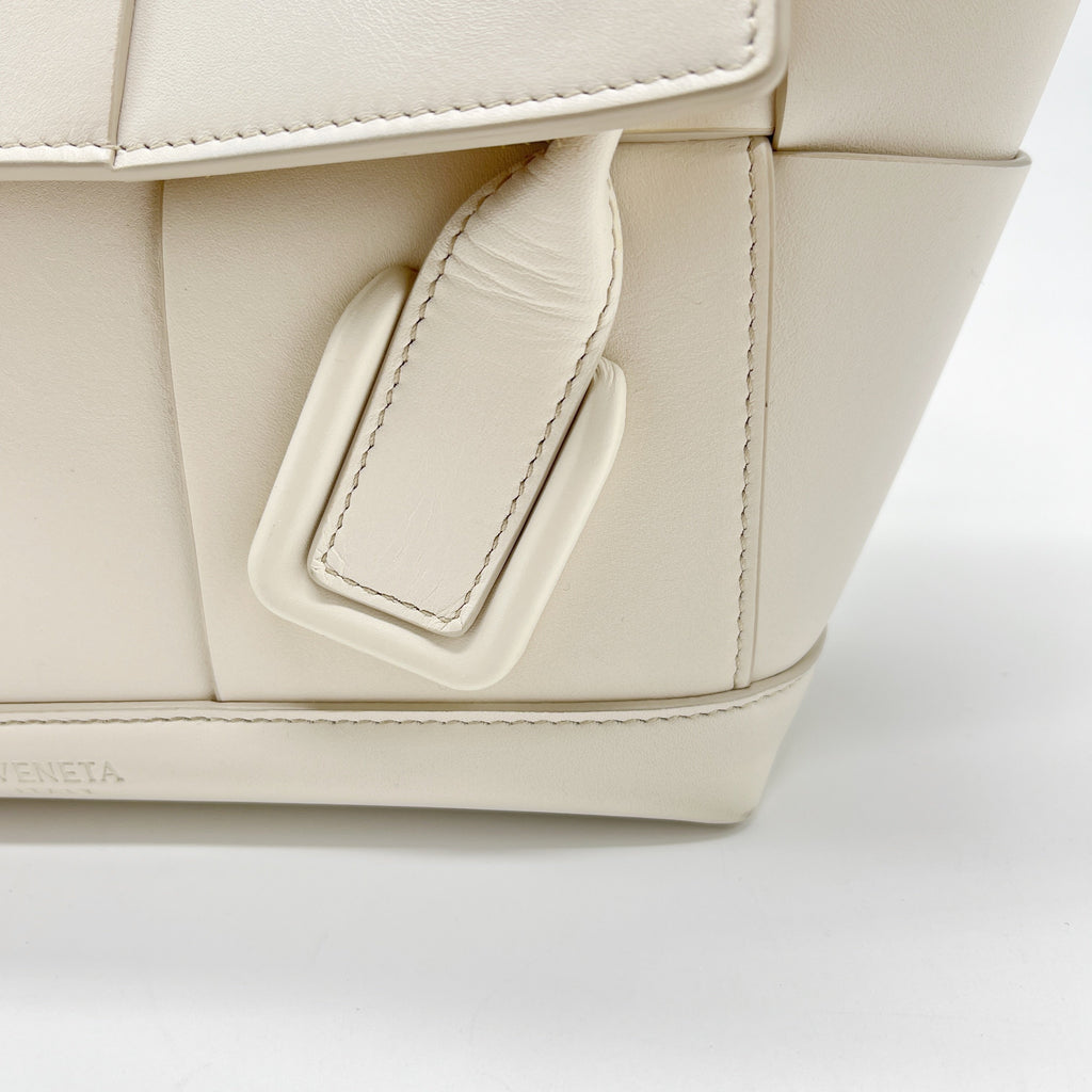 BOTTEGA VENETA ARCO BAG CALFSKIN WHITE SHW