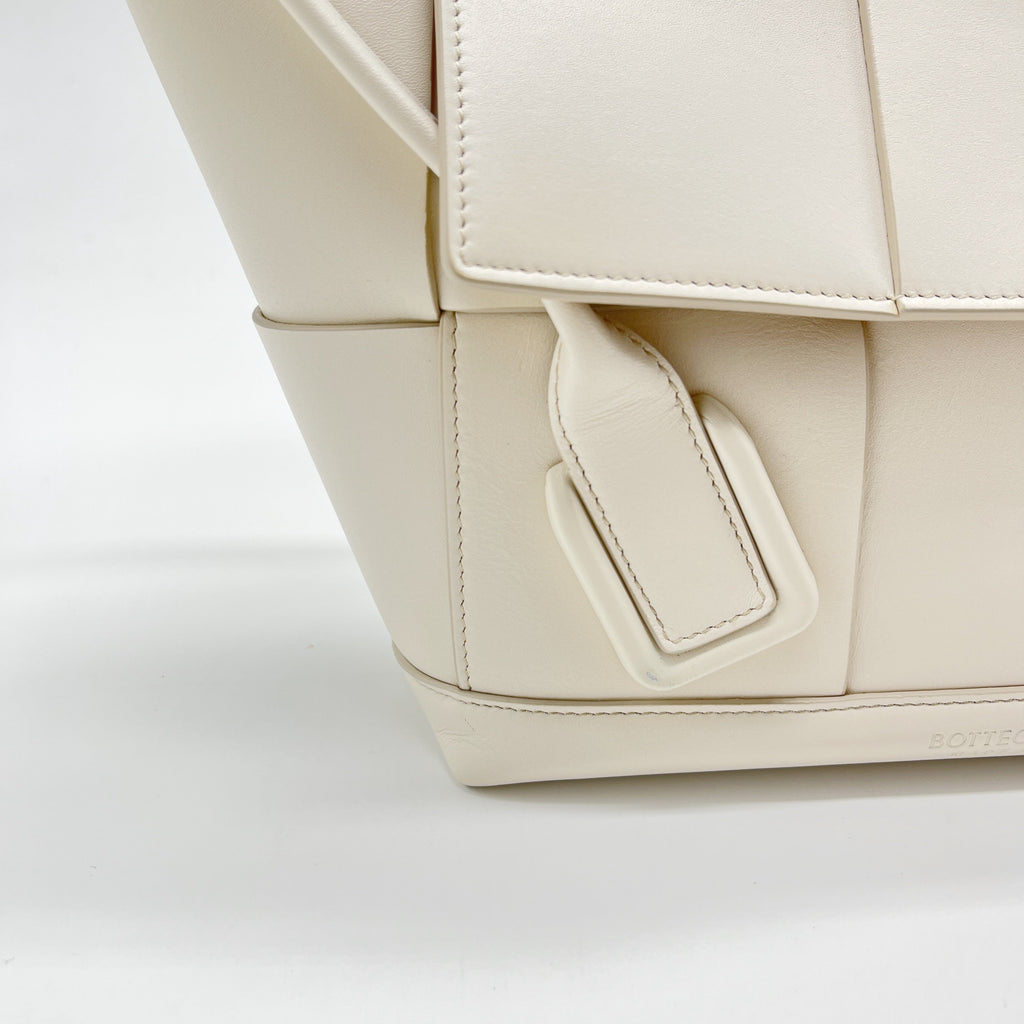 BOTTEGA VENETA ARCO BAG CALFSKIN WHITE SHW